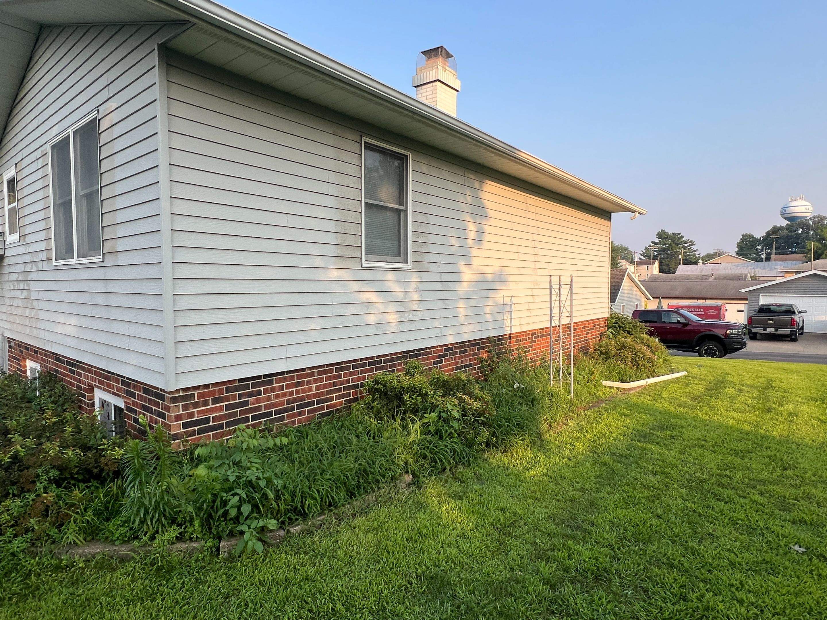 Aluminum Siding Repaint by Grandview Painting