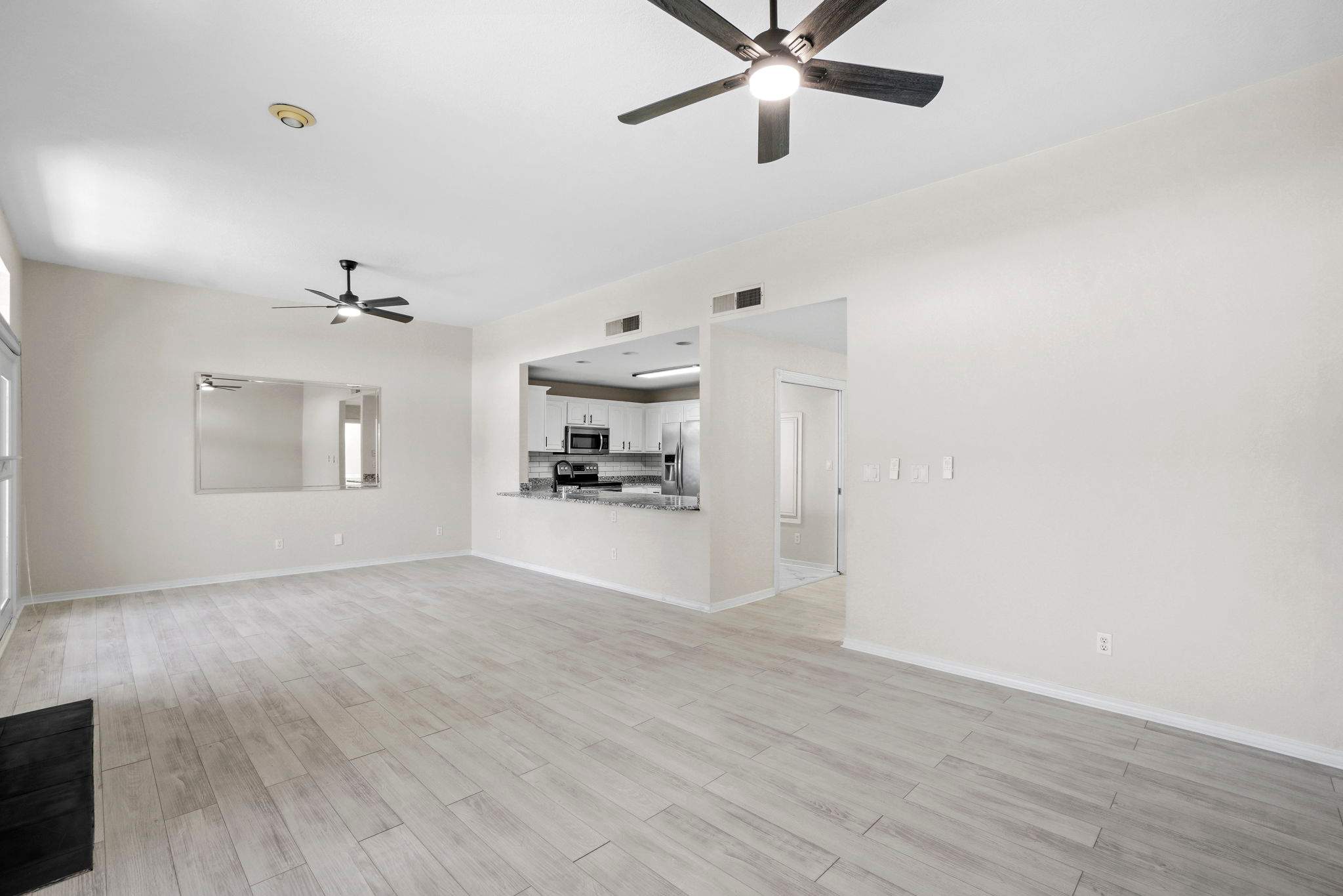Luxury condo remodel by the golf course by Castro Brothers Solutions
