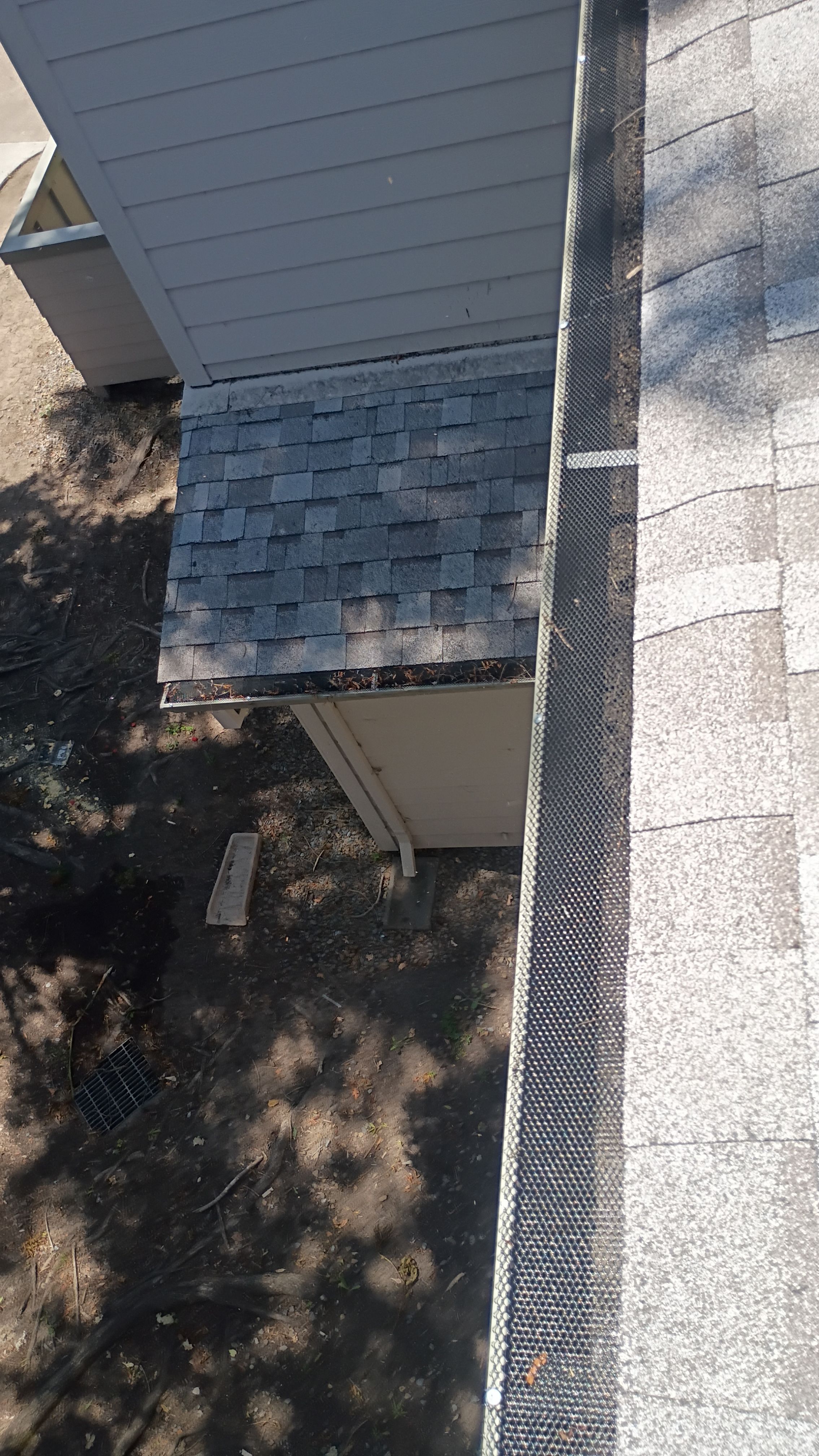 HOA gutter cleaning after photo.