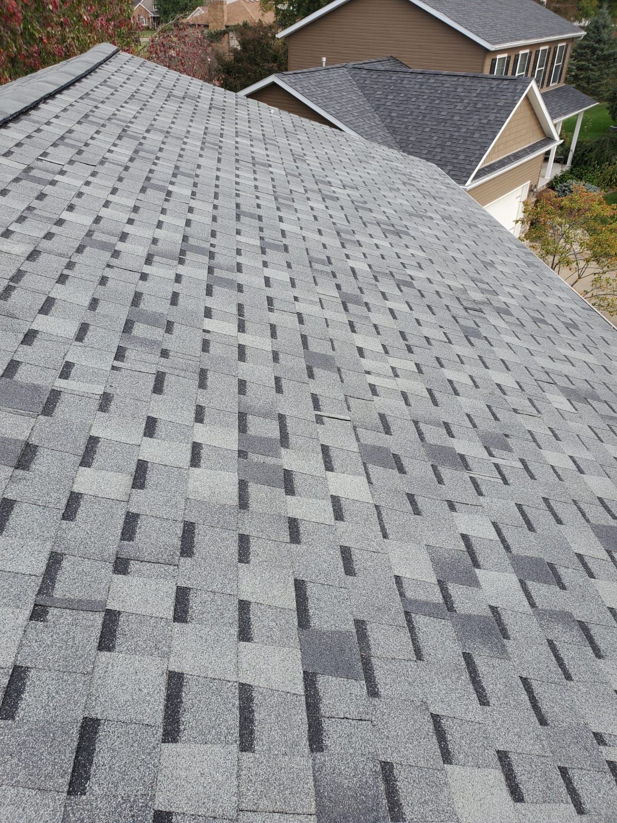ATLAS PINNACLE COLOR: HEARTHSTONE, DRIP EDGE: BLACK by Eagle Eye Roofing
