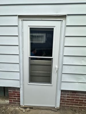 1 Storm Door Installation - Fort Wayne, IN 46806