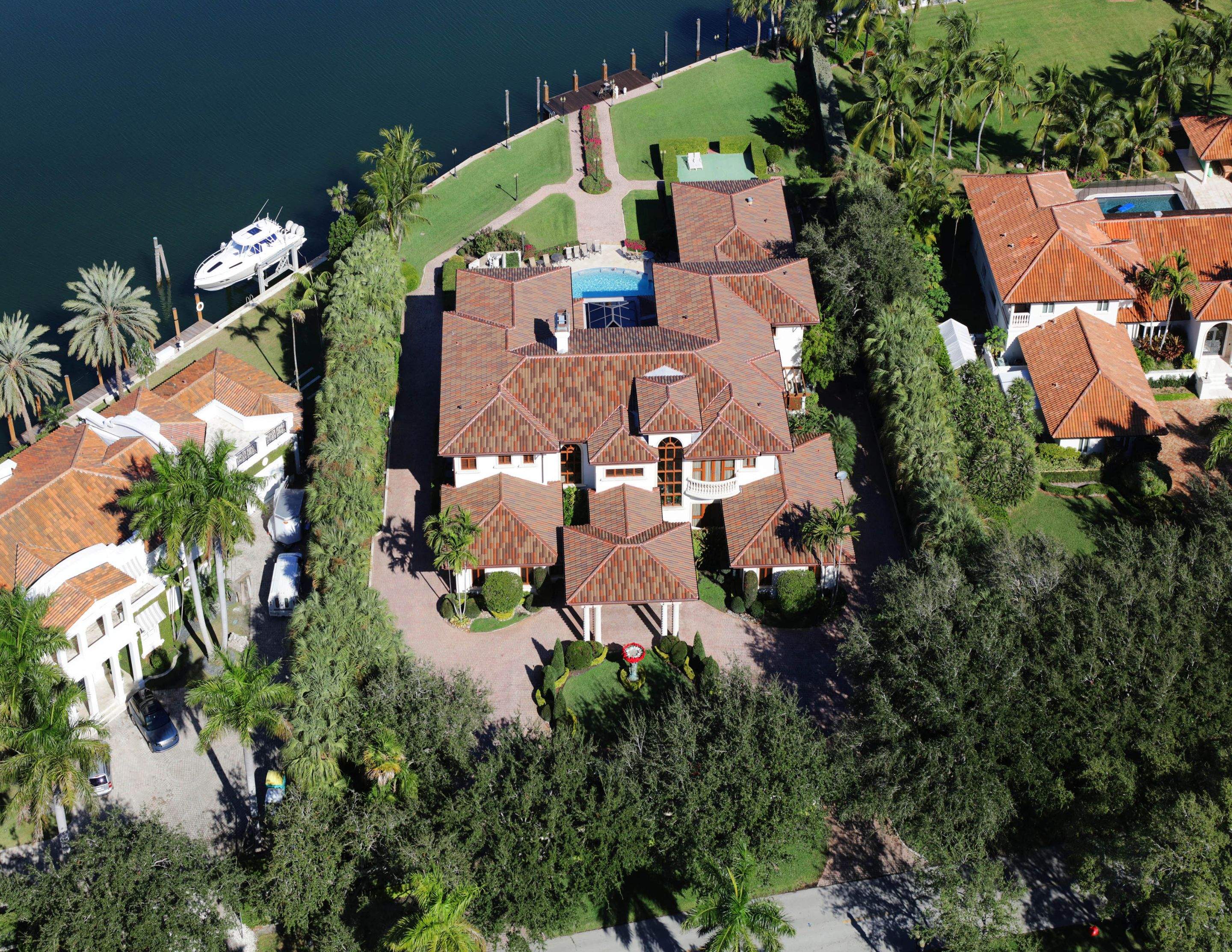 Verea Spanish S -  Custom Blend - Graphite, Mocha, Brown Color by Istueta Roofing
