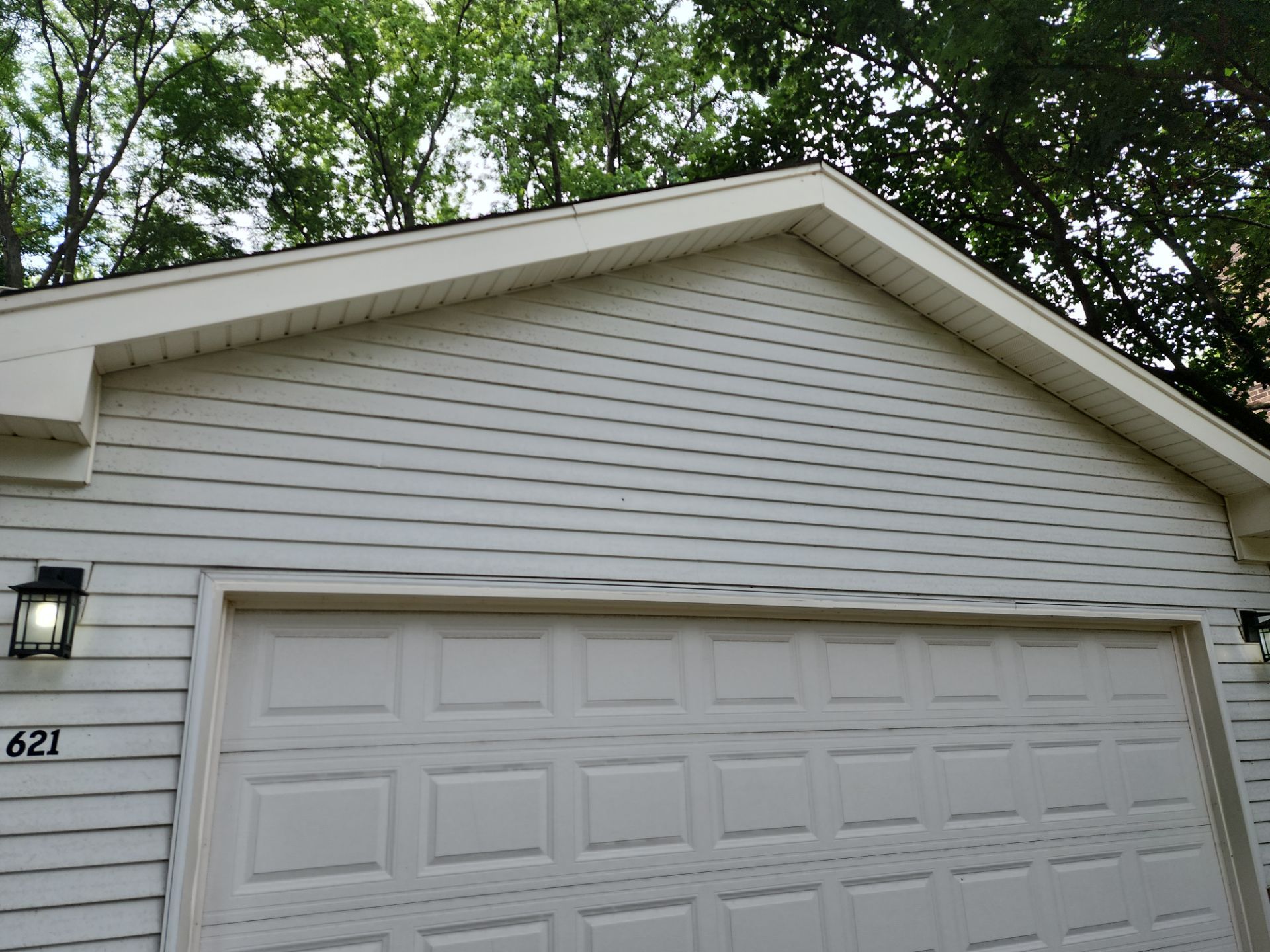 Palatine house wash and concrete power washing by Northern Power Washing LLC.