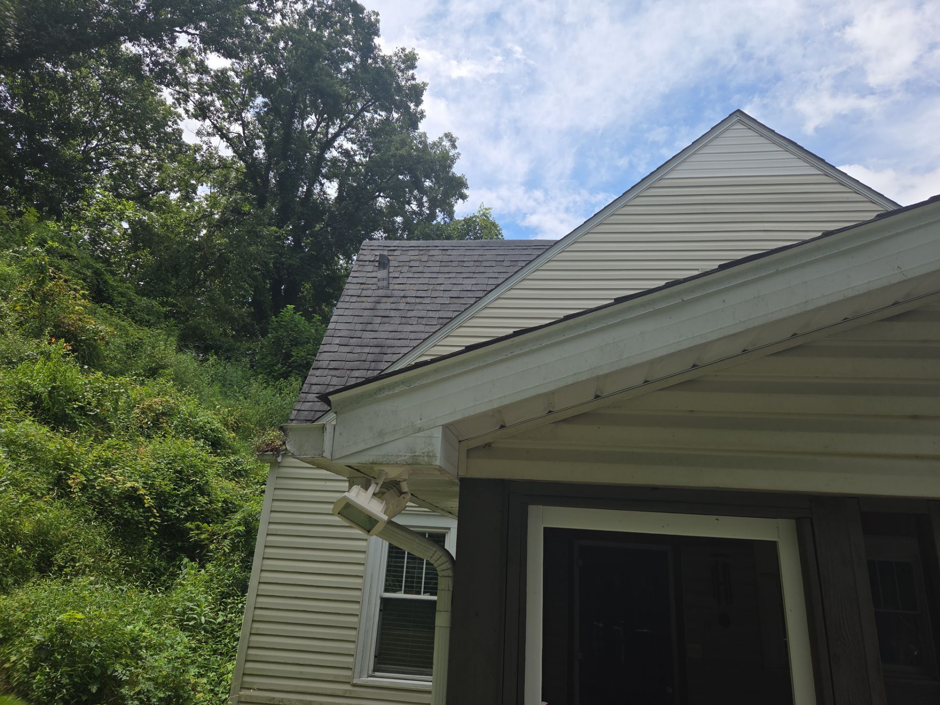 Charleston WV IKO Dynasty Roof Replacement – Premium Asphalt Shingles & Expert Installation by Mr. Roofer
