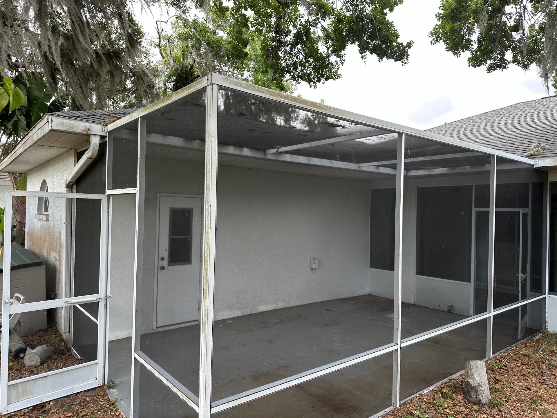 1-Story House Wash, Driveway, Patio/Lanai & Screen Enclosure Cleaning in Oakley Community, Ellenton, FL | Sunshine AquaWash by Sunshine AquaWash