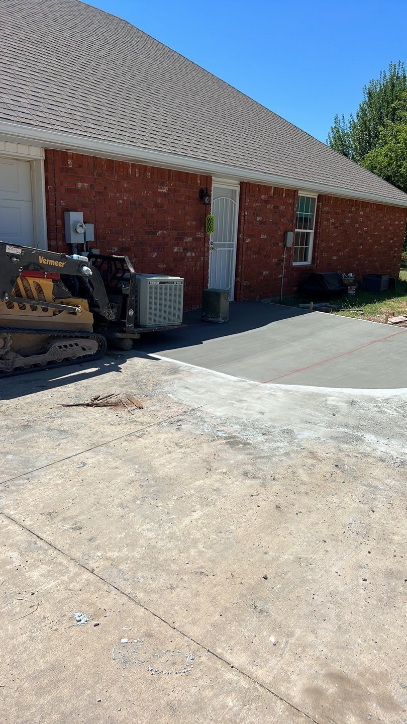 1000' Drive and Patio using Concrete by Clays Services Inc