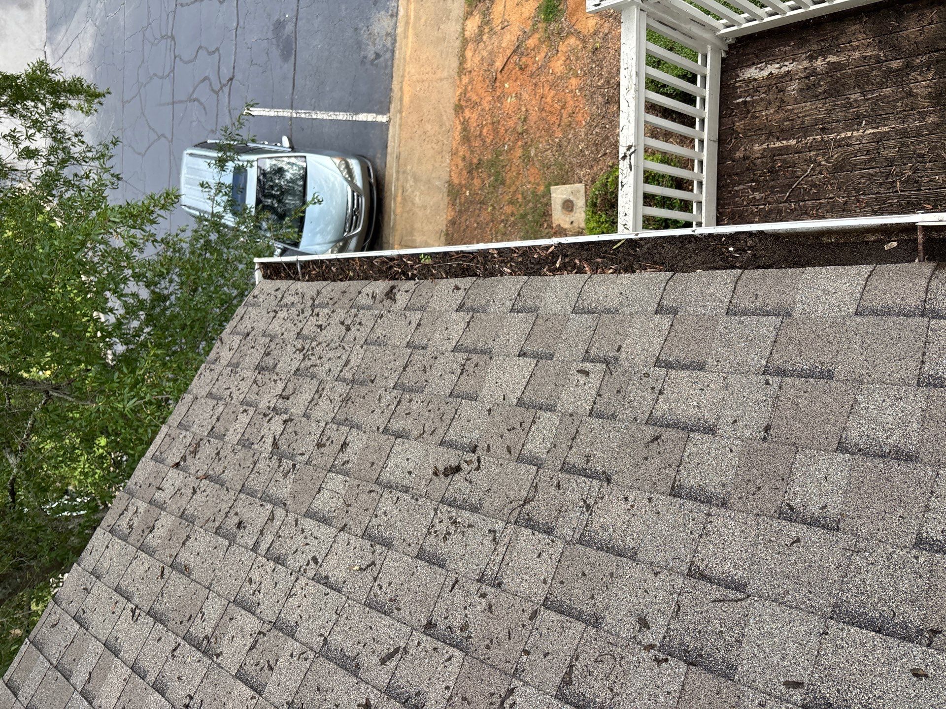 Commercial gutter cleaning Georgia before photo with filled gutters.