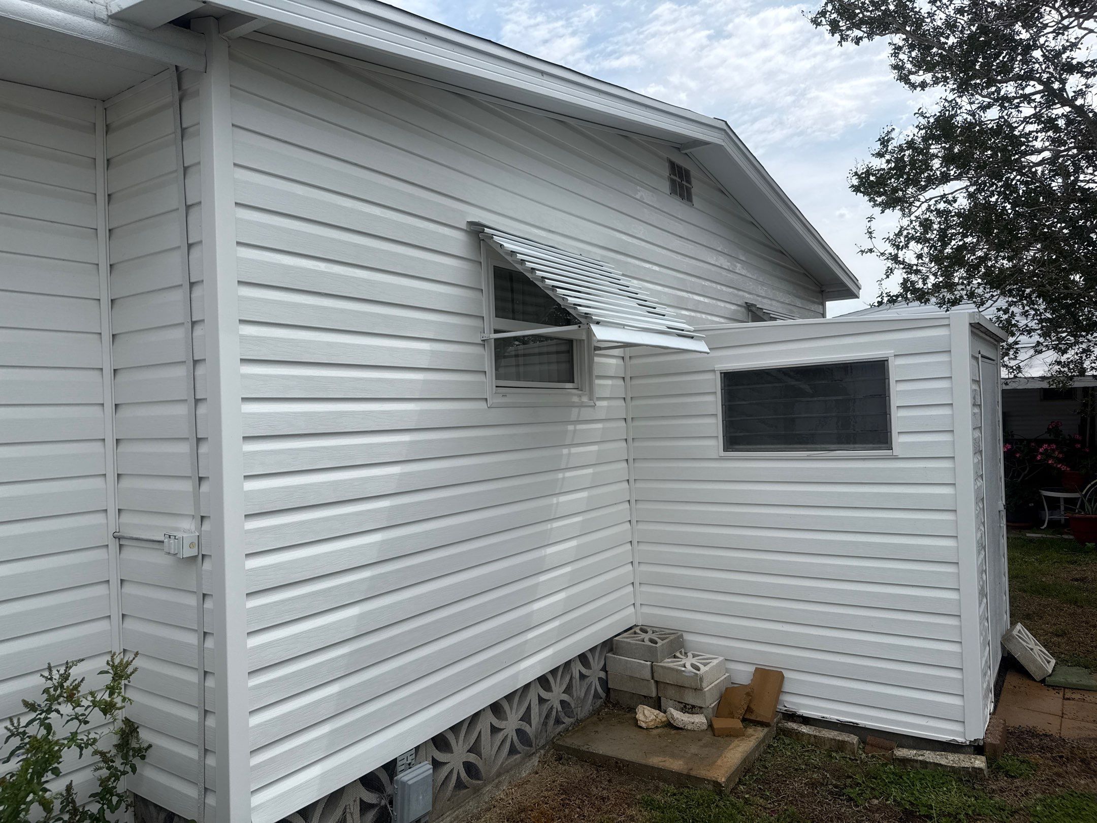Mobile Home Soft Wash in Desoto/Tidevue Estates – Ellenton, FL by Sunshine AquaWash