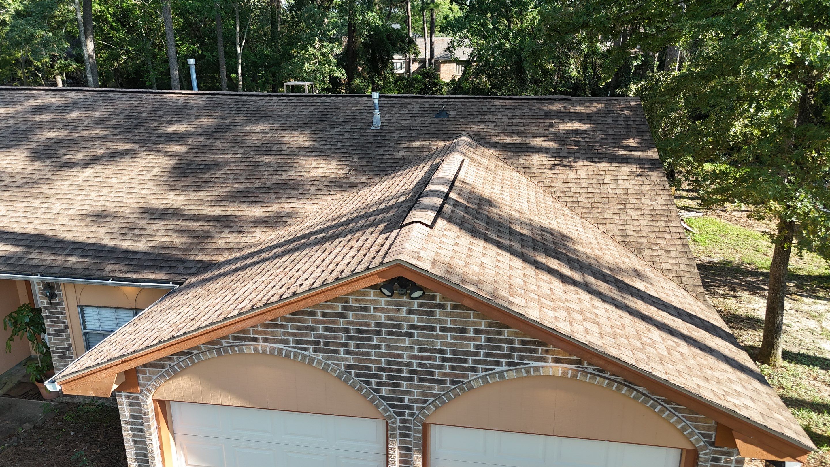 Crosby Roof Installation using Atlas Pinnacle Pristine by Modern BYLT Roofing & Construction