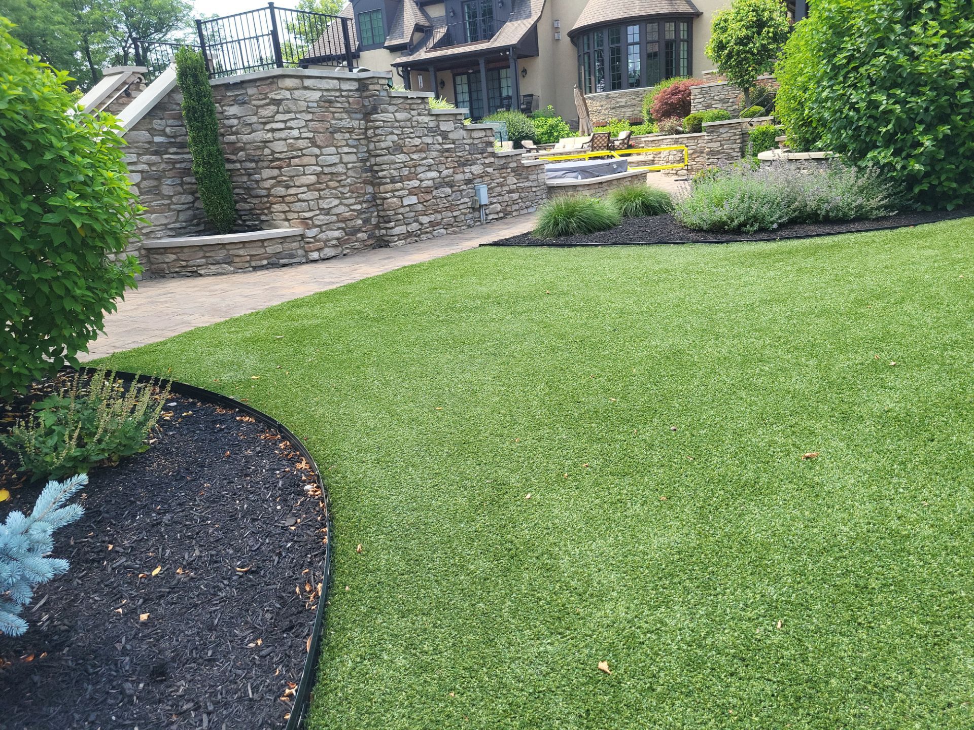 Custom Backyard Putting Green and Synthetic Turf Lawn in Delaware by Southwest Greens Midwest