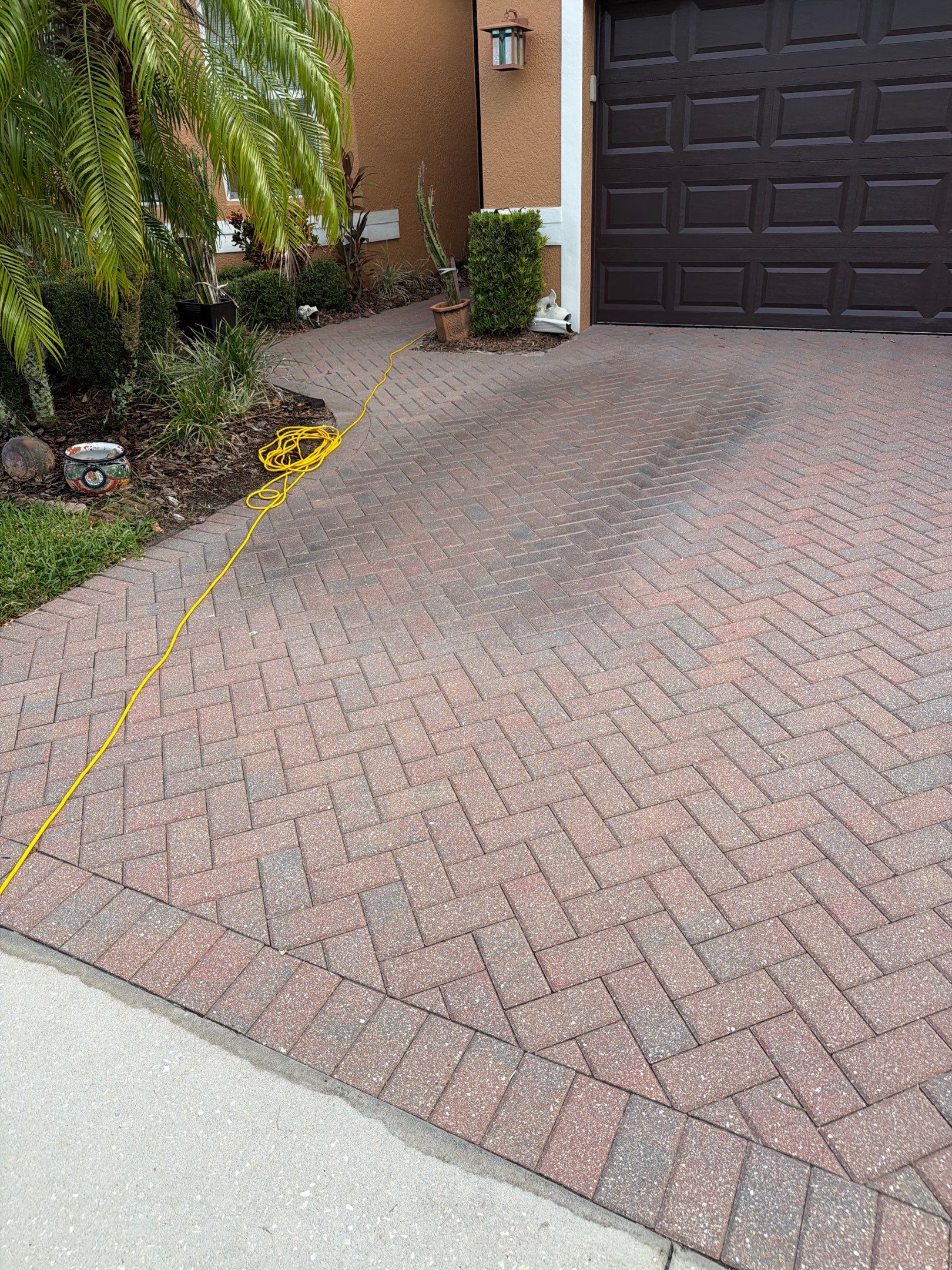Valencia Lakes Paver Stripping and Sealing for Full Residential Property by Supreme Paver Experts