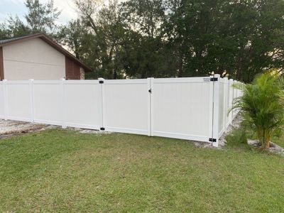 Sarasota, FL 6 ft. Tall White Vinyl Privacy Fence