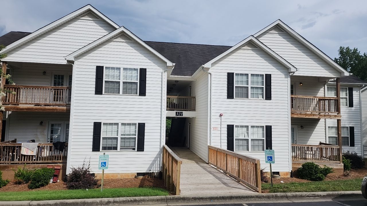 Appartment cleaning by Power Wash Masters LLC