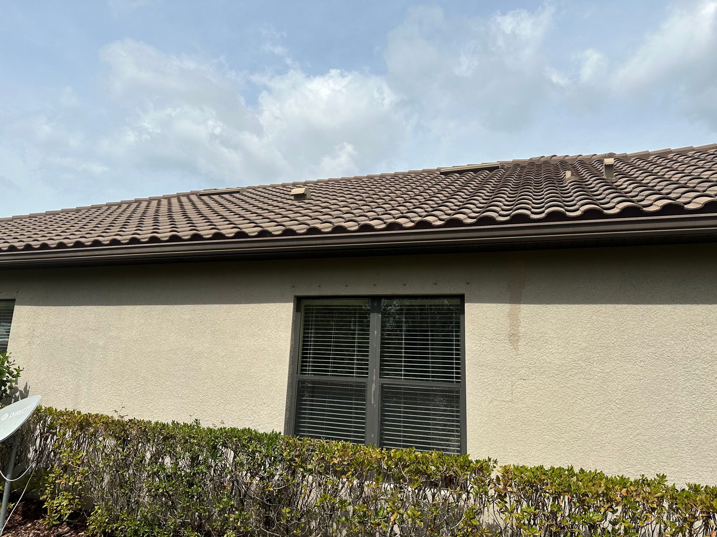 Concrete Tile Roof, Paver Pool Deck, Screen Enclosure & Driveway Cleaning in Artisan Lakes Esplanade, Palmetto, FL | Sunshine AquaWash by Sunshine AquaWash