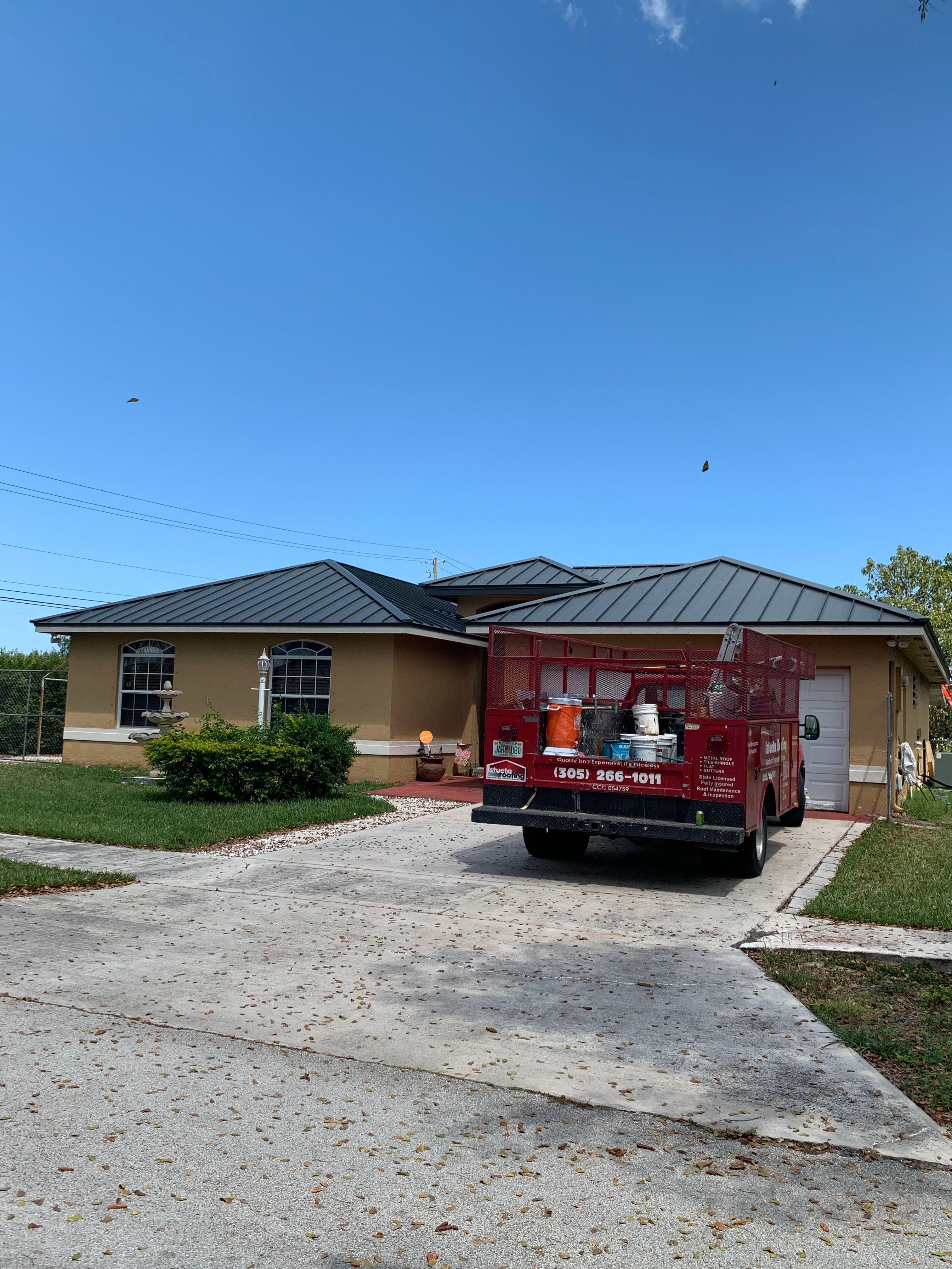 Metal Roof - Galvalume - Charcoal by Istueta Roofing