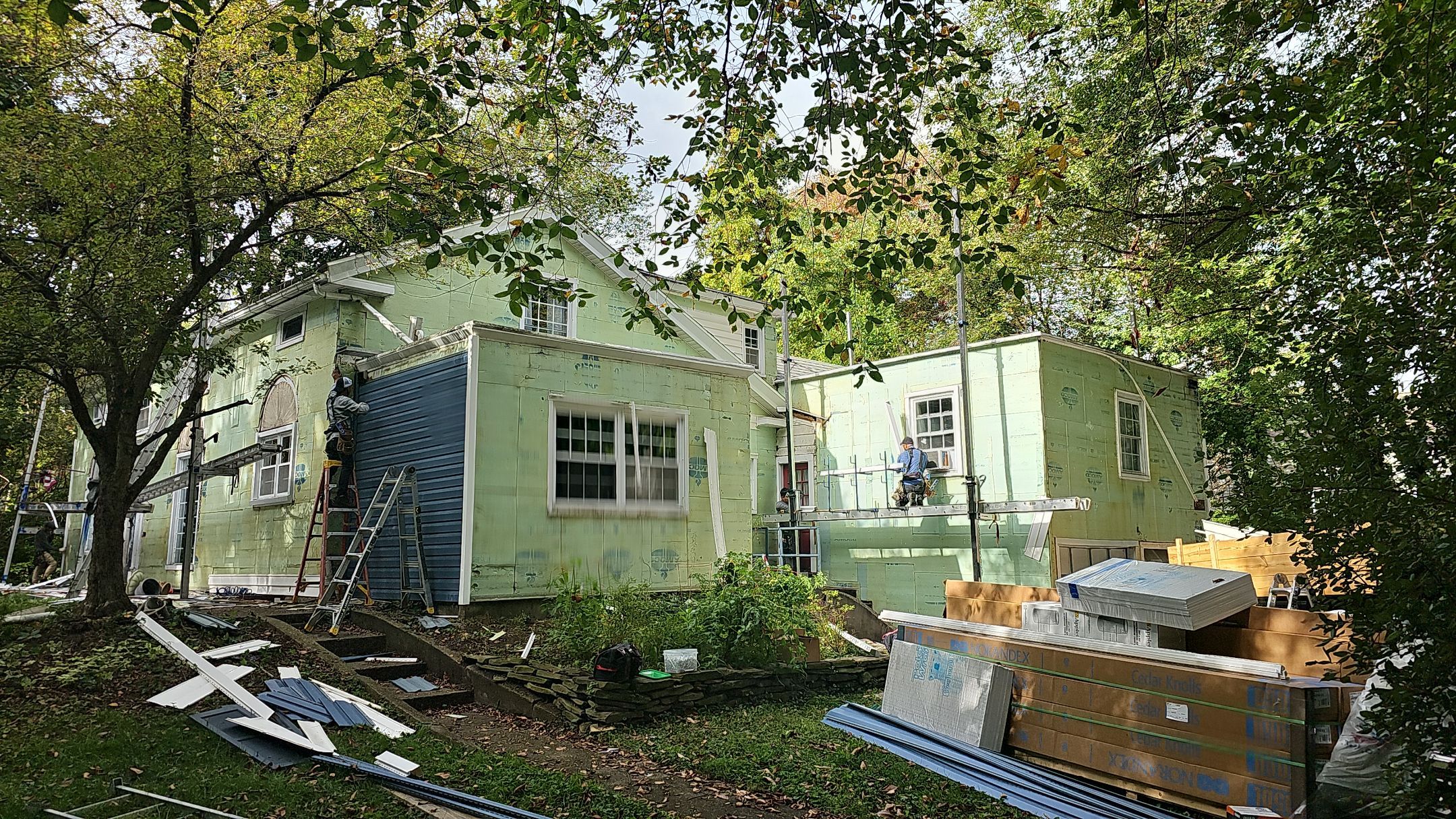 Norandex Cedar Knolls, Color: Jamestown Blue by Eagle Eye Roofing