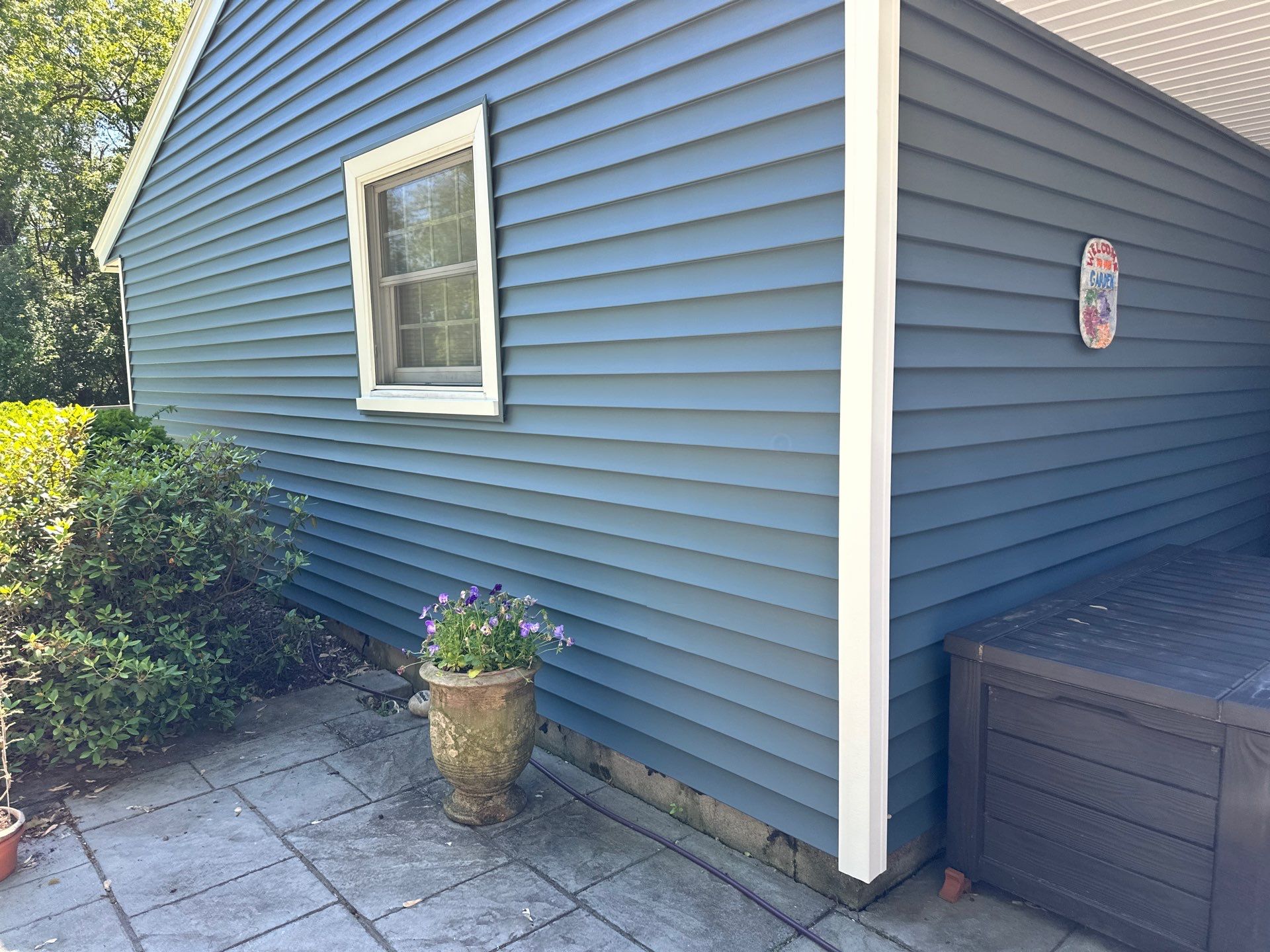 Vinyl Siding Transformation – Pacific Blue by Mighty Dog Roofing of Greater Middlesex County