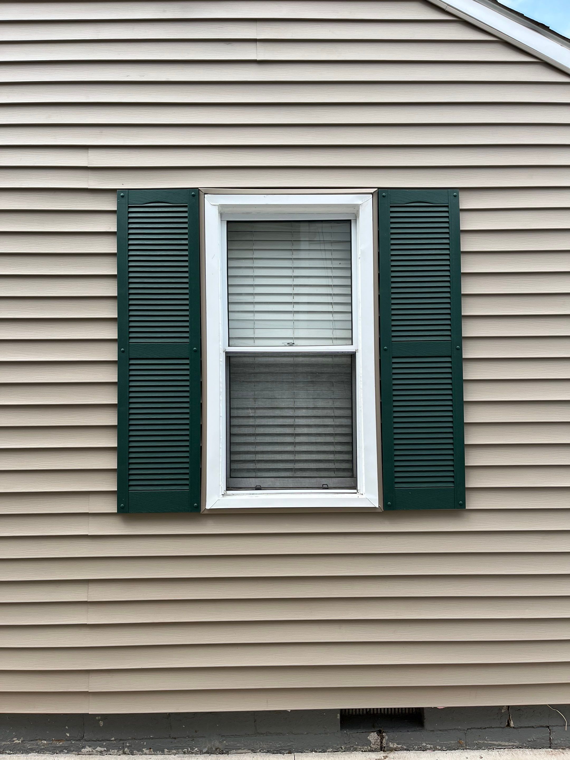 Vinyl Siding Repair by Homestyle in Cleveland by Homestyle Home Improvements (HHI)