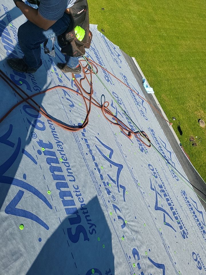 ATLAS PINNACLE COLOR: BLACK SHADOW DRIP EDGE: WHITE by Eagle Eye Roofing