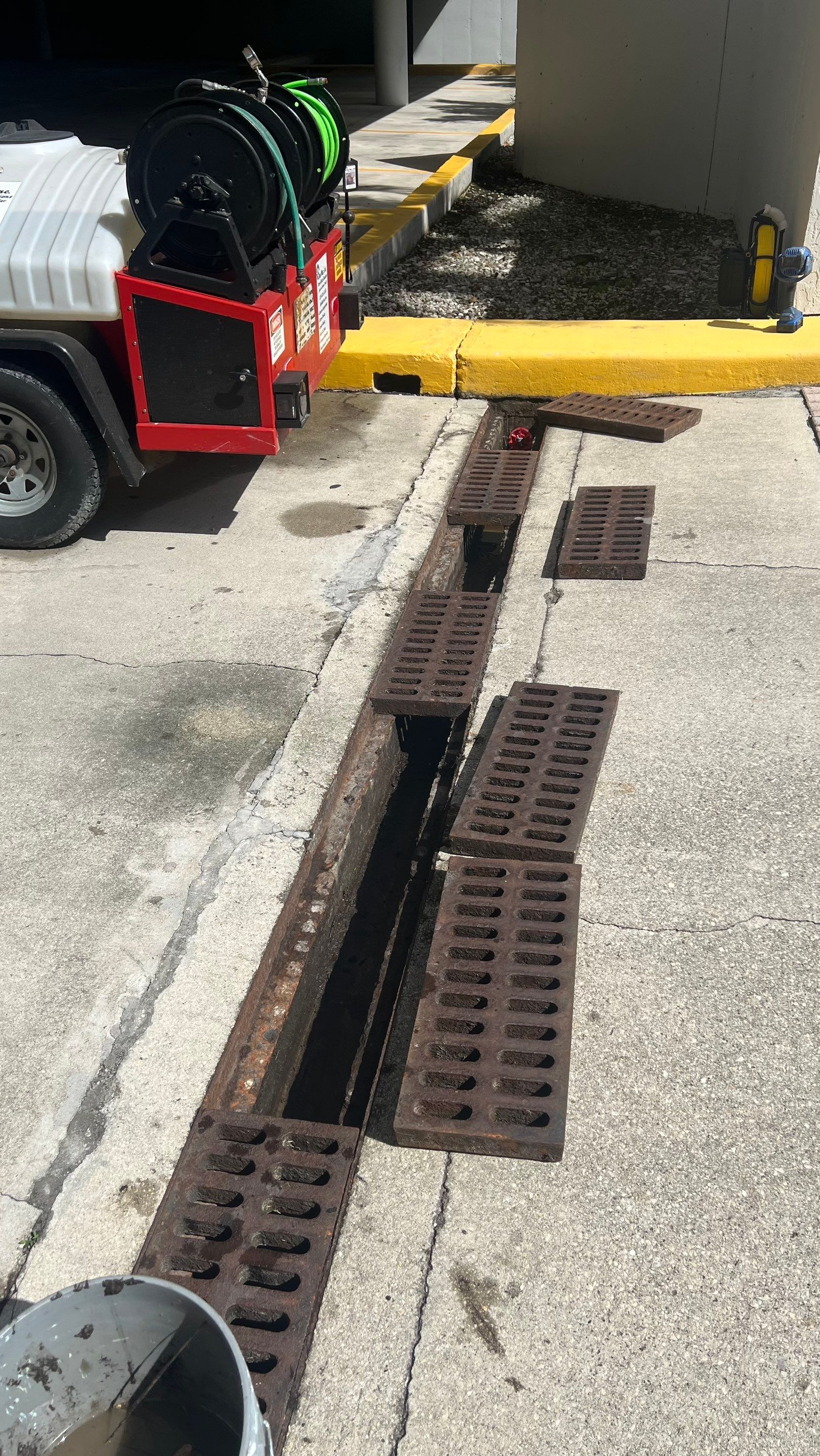 Marco Island Condo Stormwater System Maintenance and Standing Water Removal by APS Power & Water