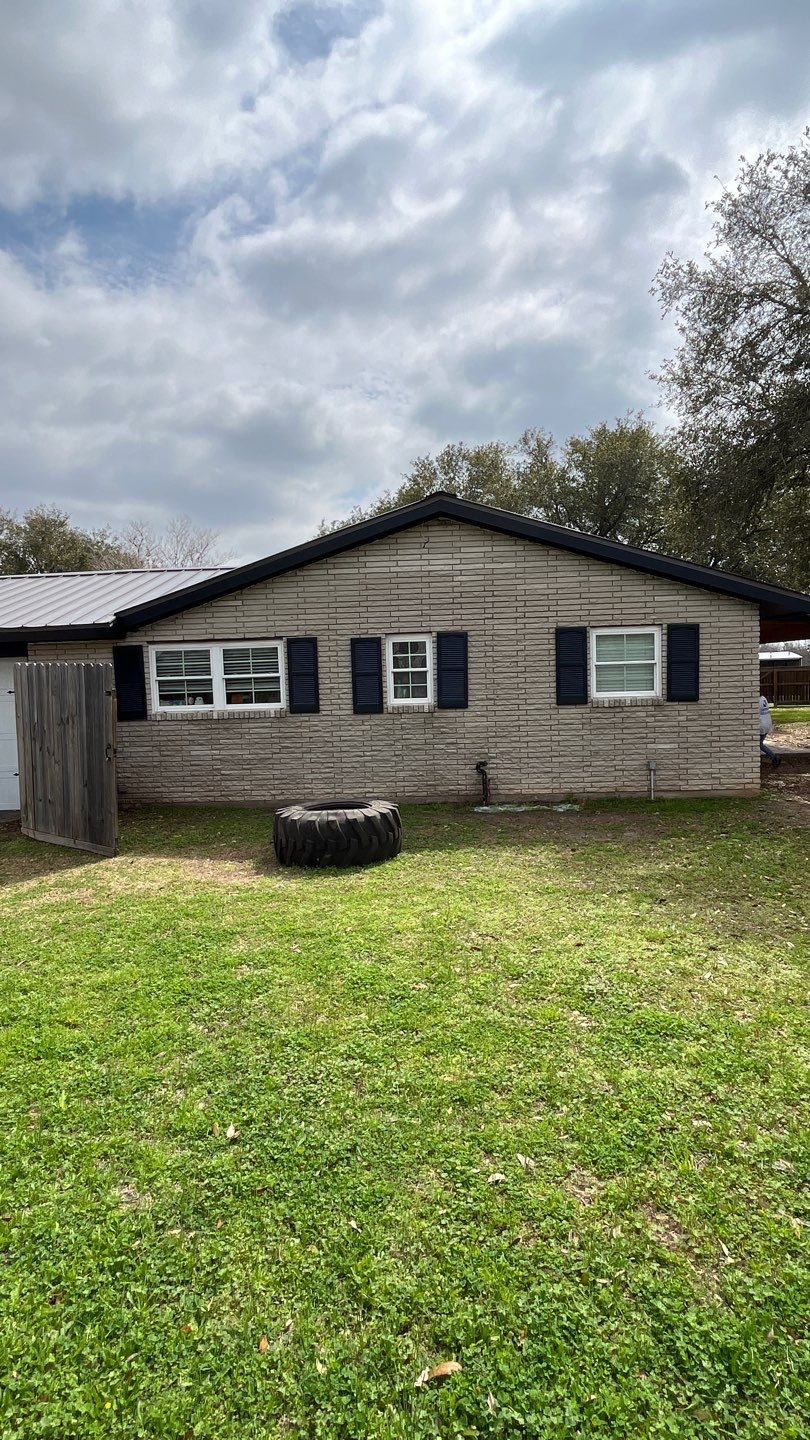 Beeville Backporch sittin' by Bayfront Roofing and Construction