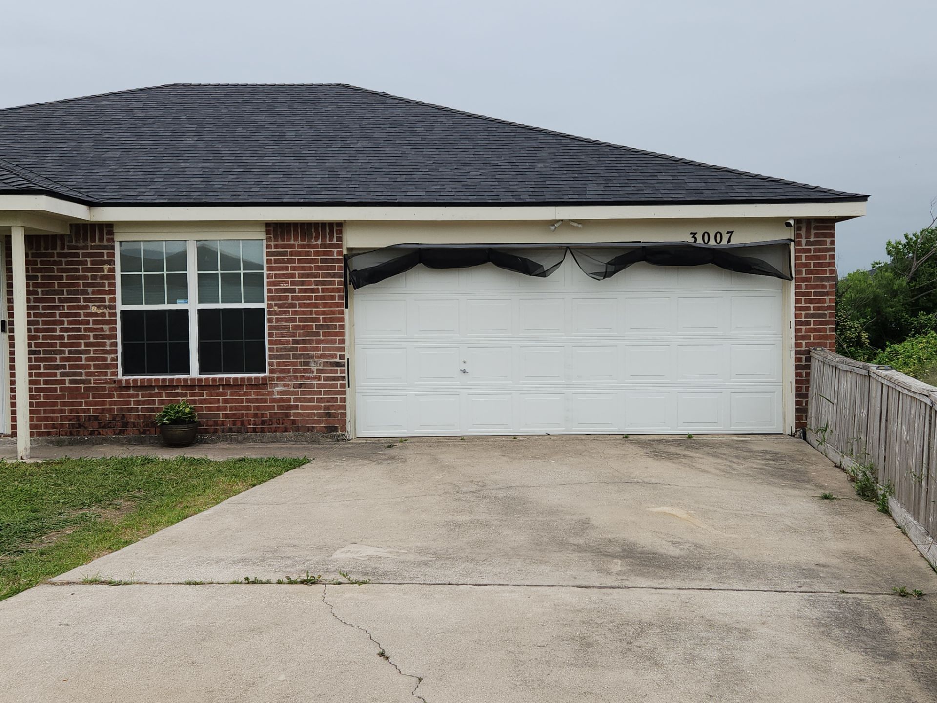 Onyx Black - Owens Corning TruDefinition Duration by RoofsOnly.com