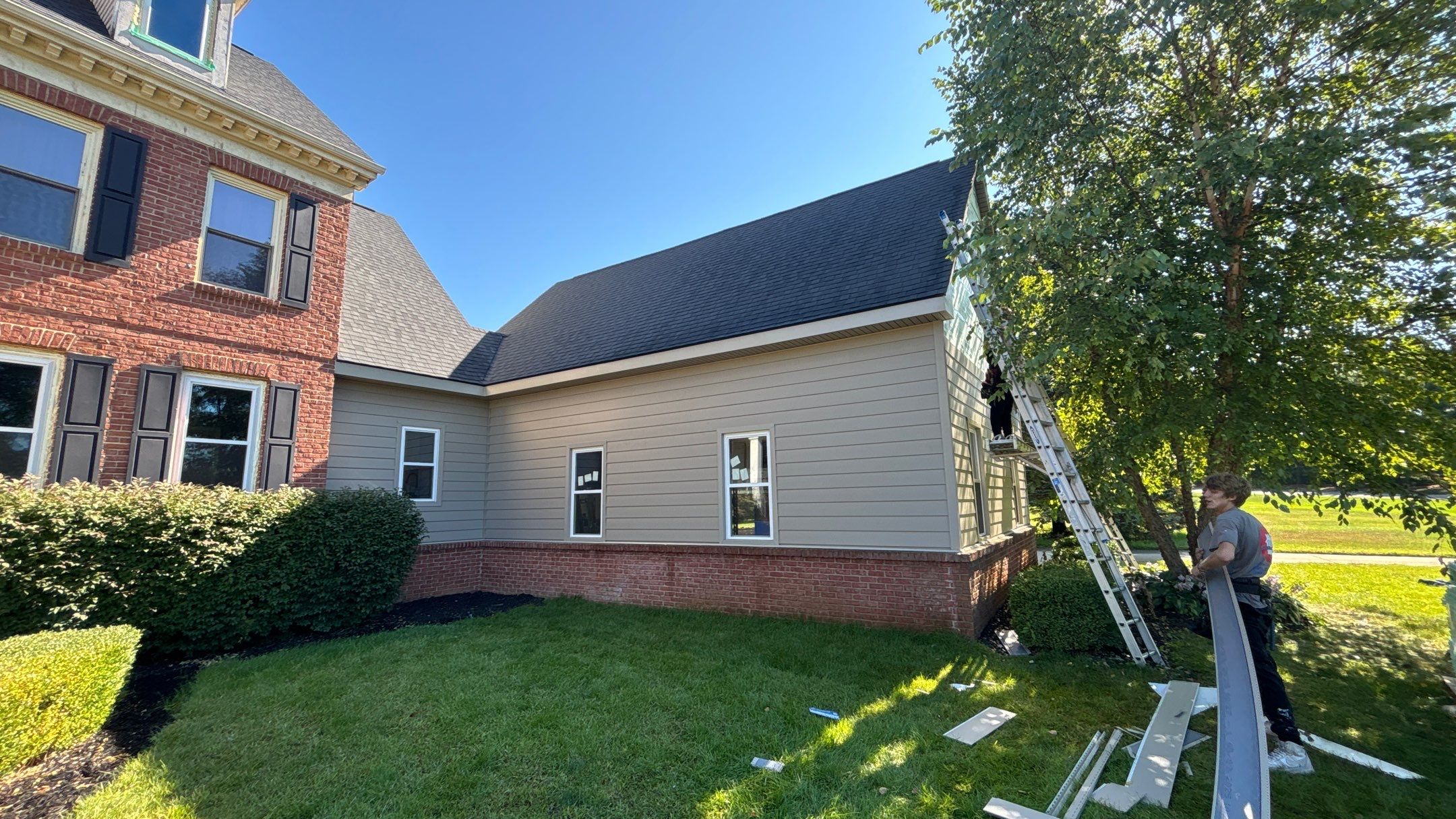 Siding Replacement using Alside S7 Cedar Mill Grain Pebble by 180 Contractors