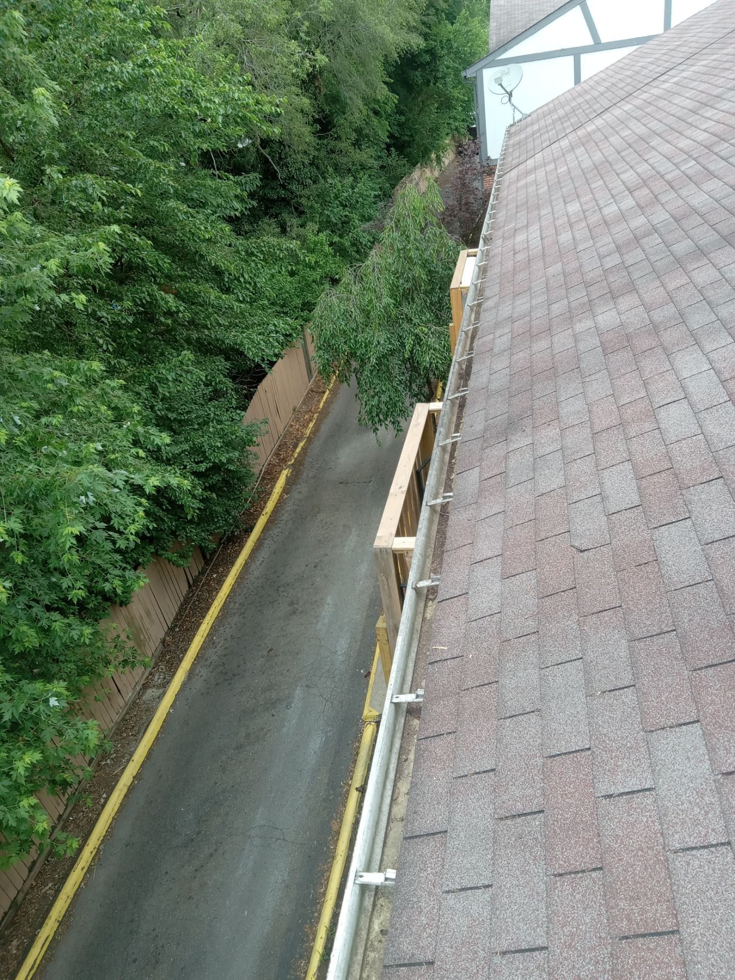 HOA gutter cleaning after photo.