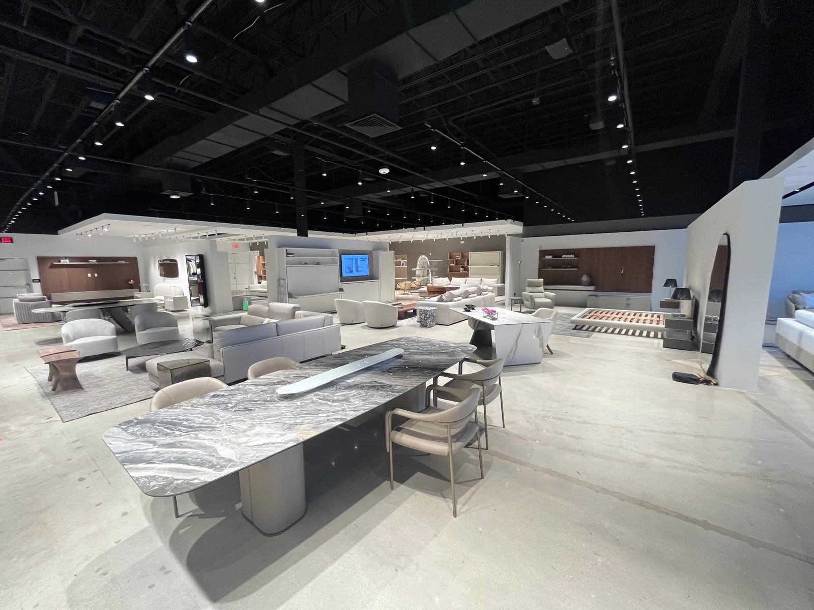 Aventura Comercial by The Goat Contractor ( Giampri Corp)