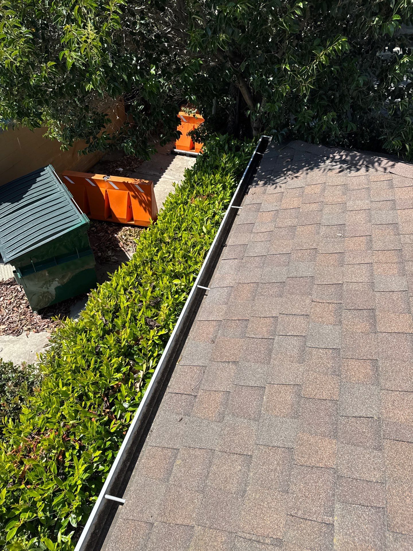 HOA gutter cleaning after photo.