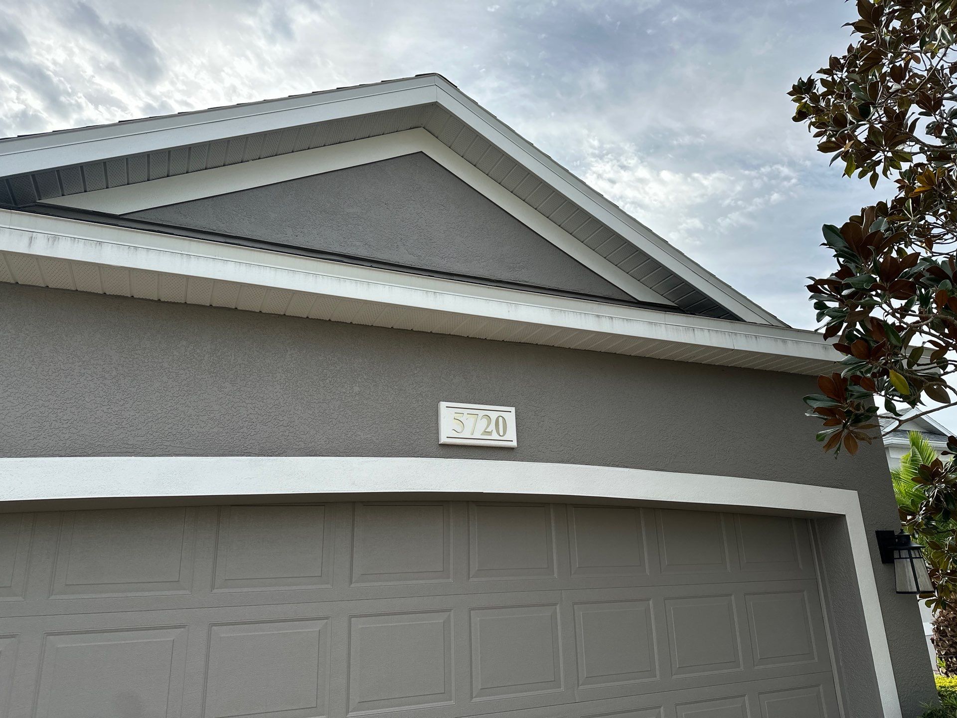 House Wash, Lanai Cleaning, and Driveway Cleaning by Sunshine AquaWash