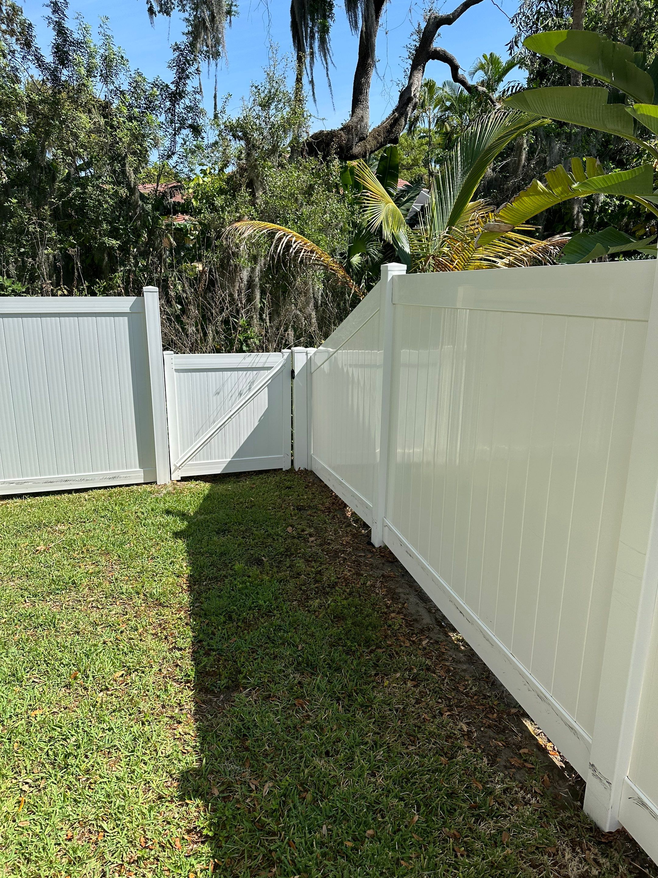 House Wash, Vinyl Fence, Patio, Driveway & Sidewalk Cleaning in Oakley Place, Ellenton, FL | Sunshine AquaWash by Sunshine AquaWash