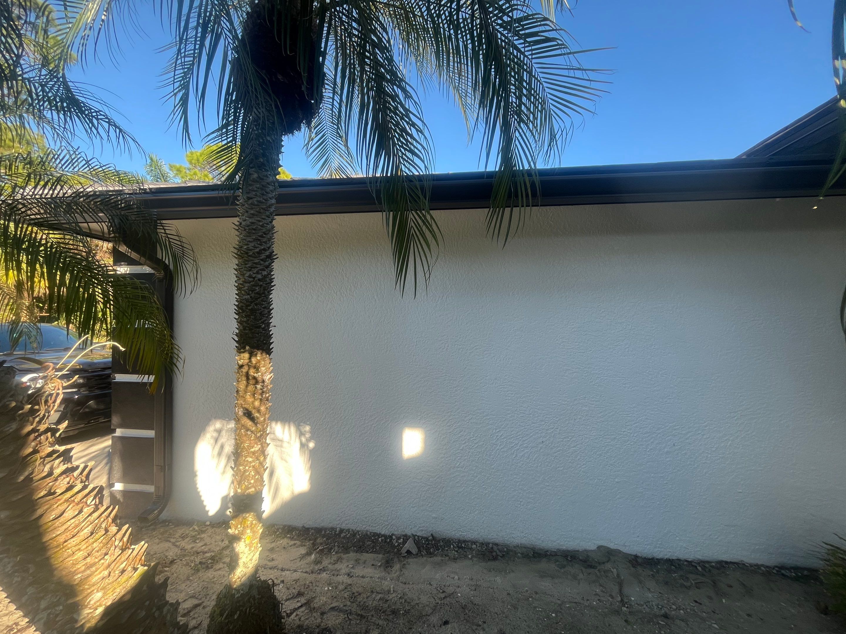 Bronze Seamless Gutters using bronze gutters in Naples FL by Gutter Professors