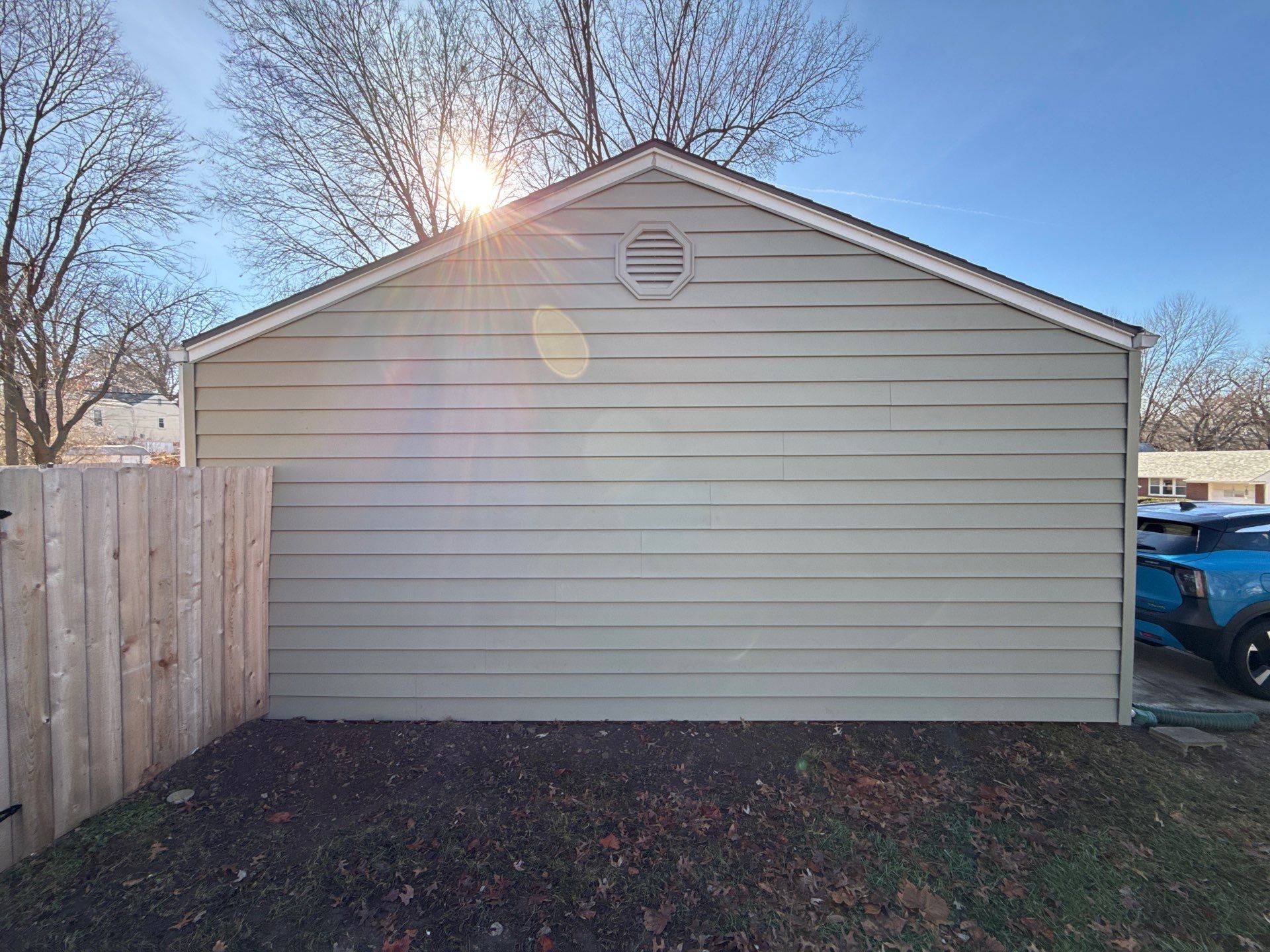 A whole new look for this Gladstone Home by EEC Windows, Siding & Roofing