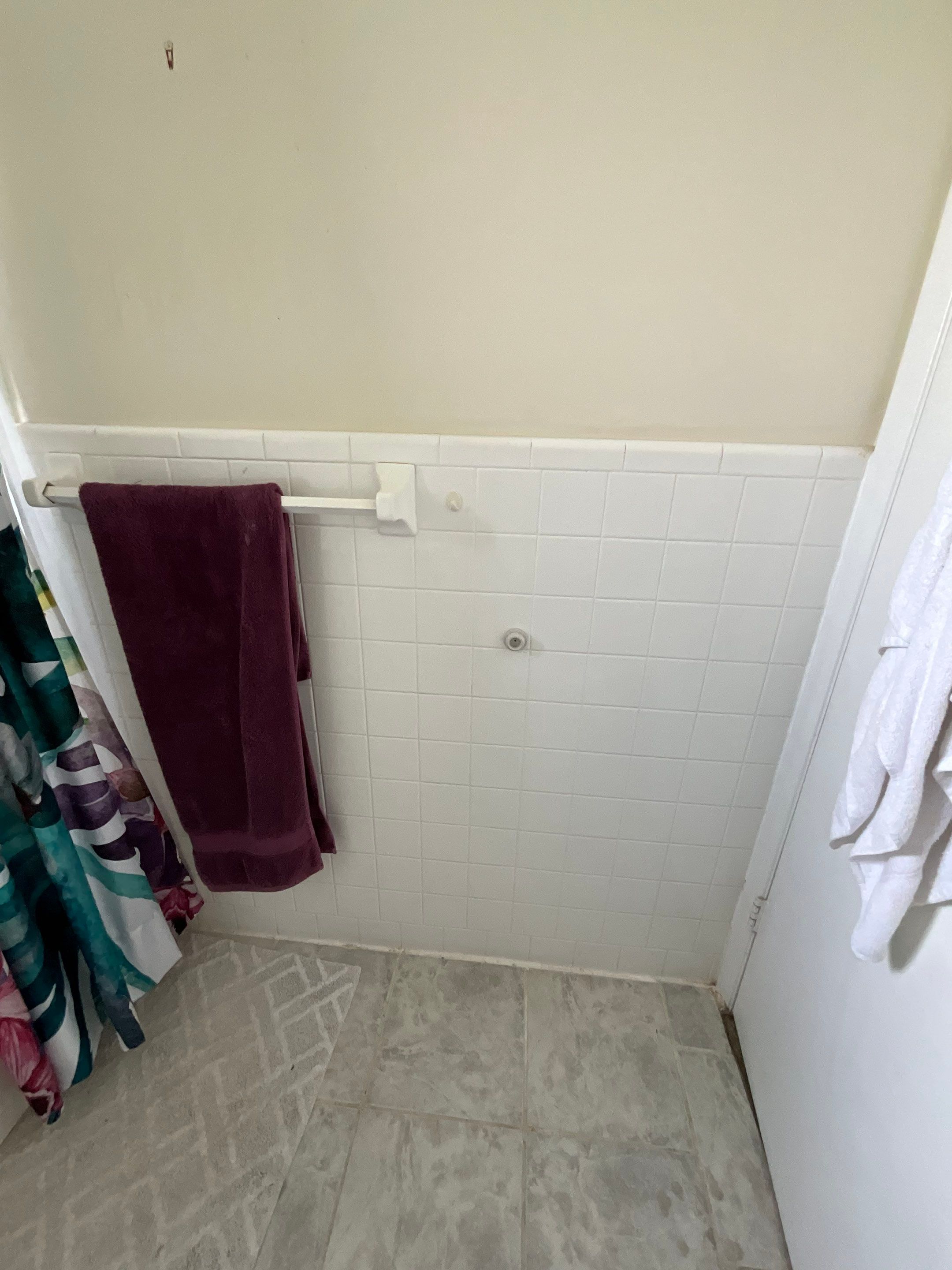 Guest Bathroom - Delray Beach by Hevi Tile