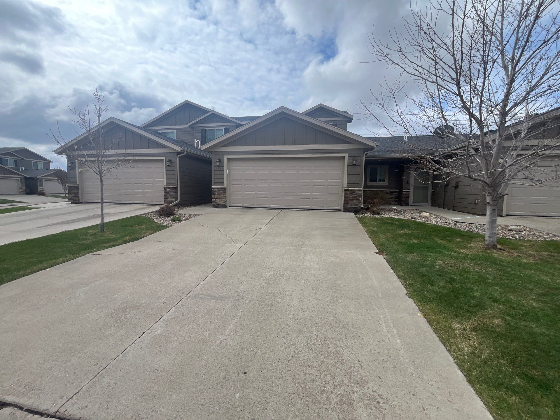 Exterior Painting for Multi-Unit Townhomes in Sioux Falls by Select Painting, Coatings & Garage Cabinets