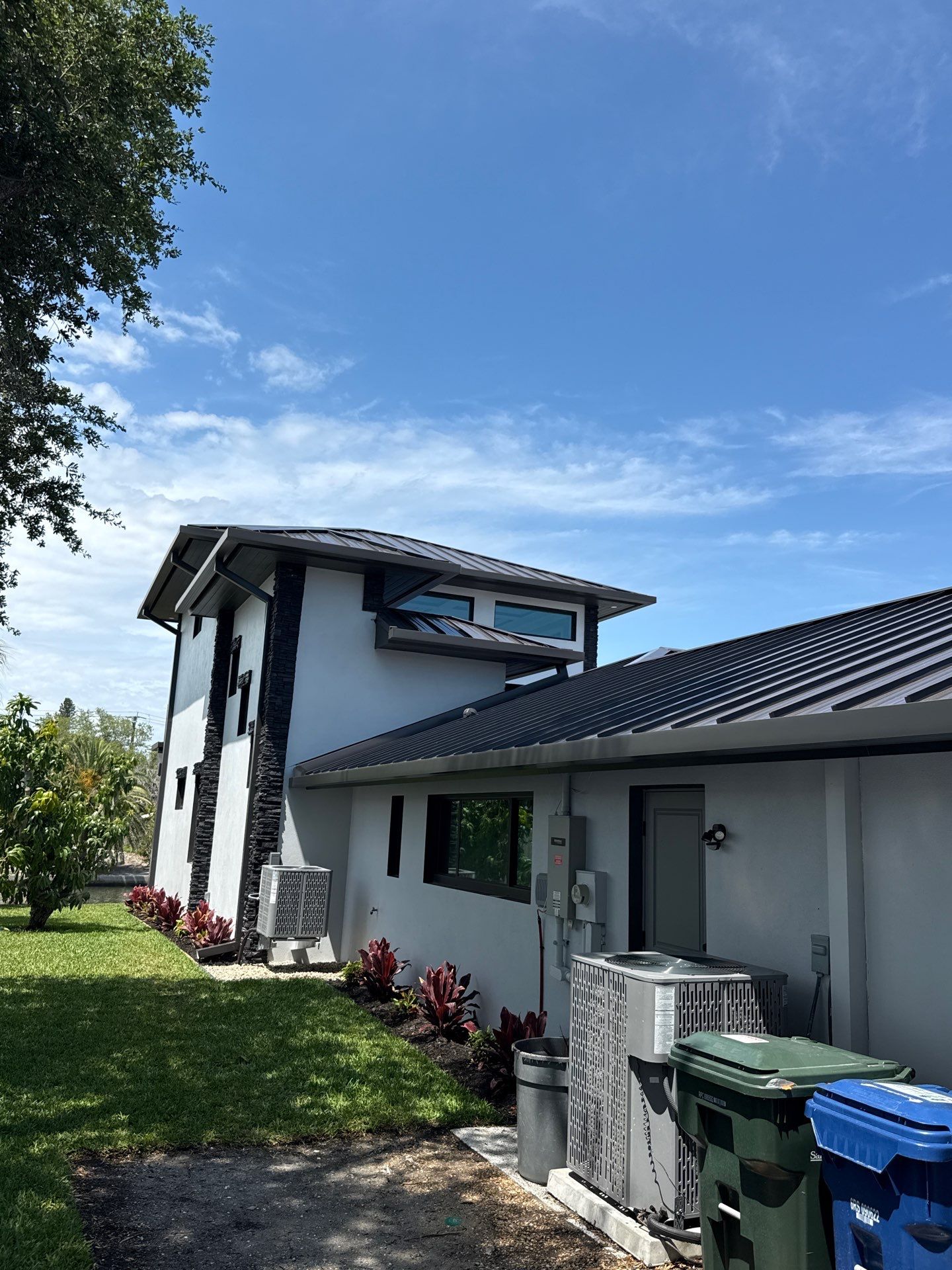 7-Inch Smooth Box Seamless Gutters using black seamless gutters in Siesta Key Fl by Gutter Professors