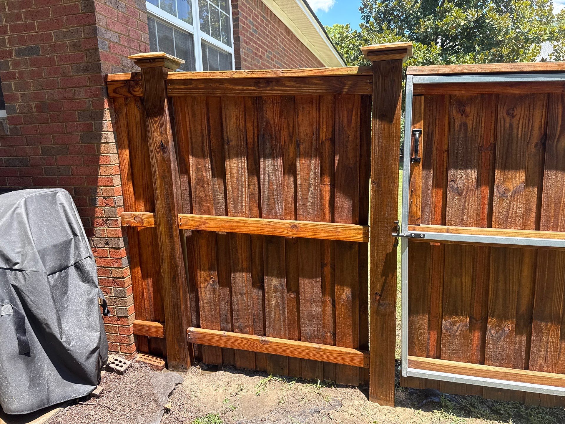 Wood Fence using Wood Sealant by DuraSeal