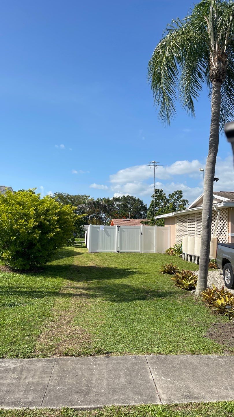 North Port, FL 6ft. White Vinyl Privacy Fence by Asap fence and gates, LLC