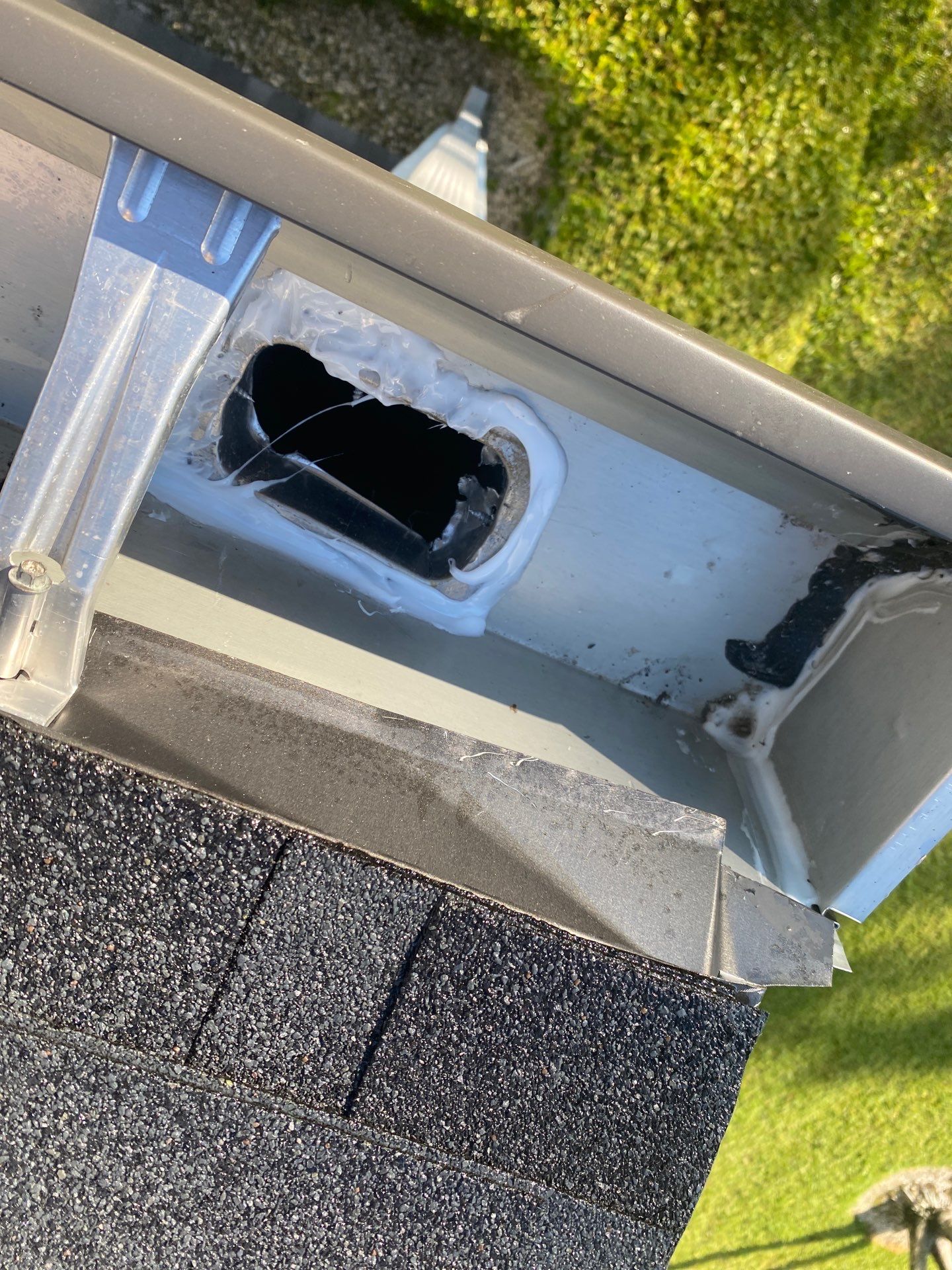 Gutter cleaning all buildings are the same for 6 units in Fort Myers FL by Gutter Professors