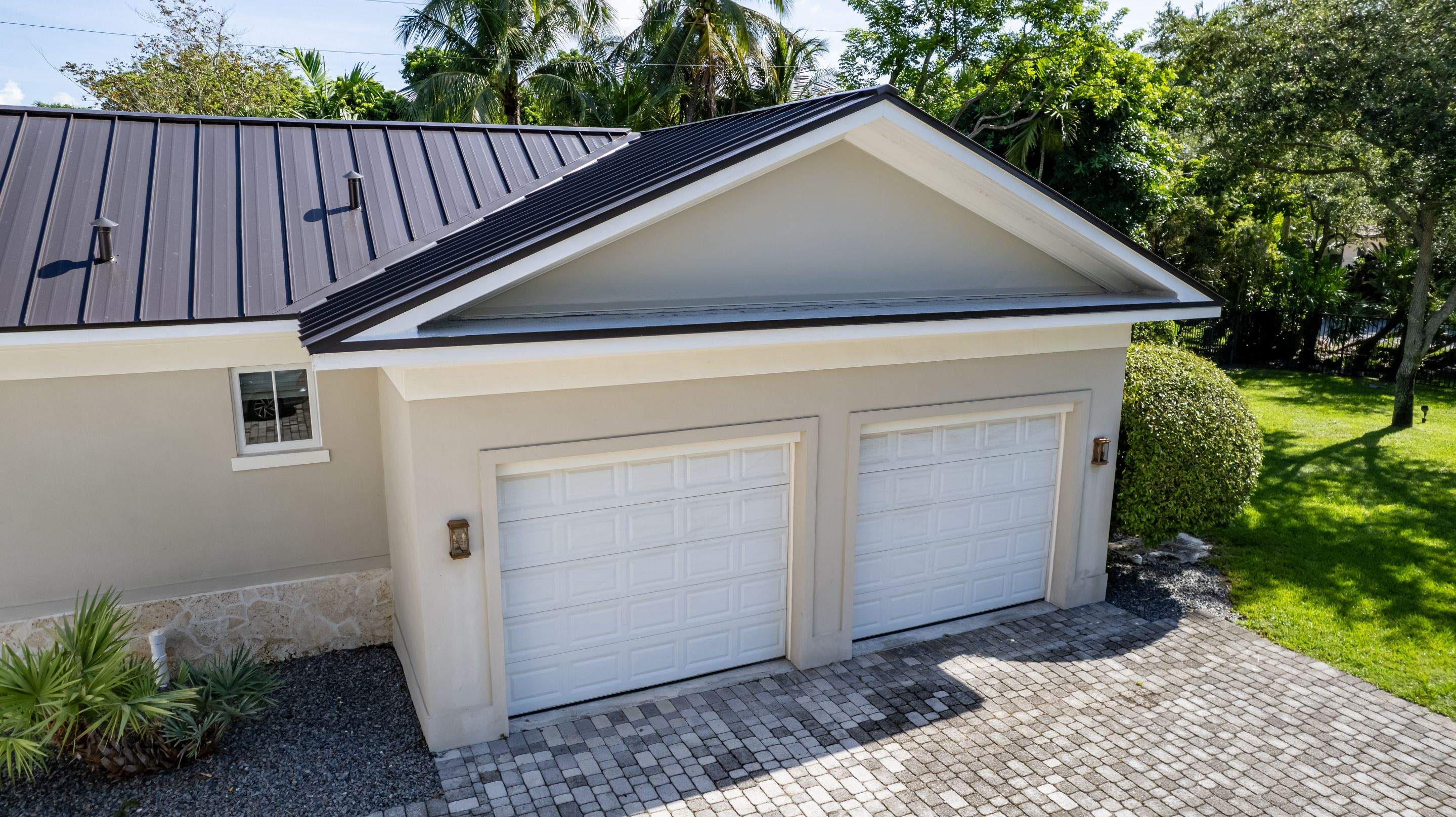 Metal Roof - Galvalume - Dark Bronze by Istueta Roofing