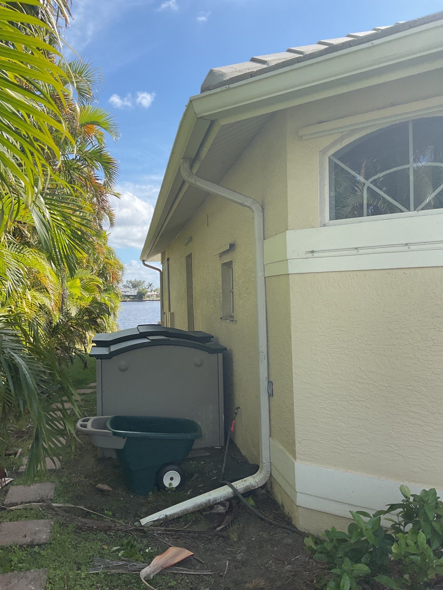 Seamless Gutters using Splash Guard in Cape Coral FL by Gutter Professors