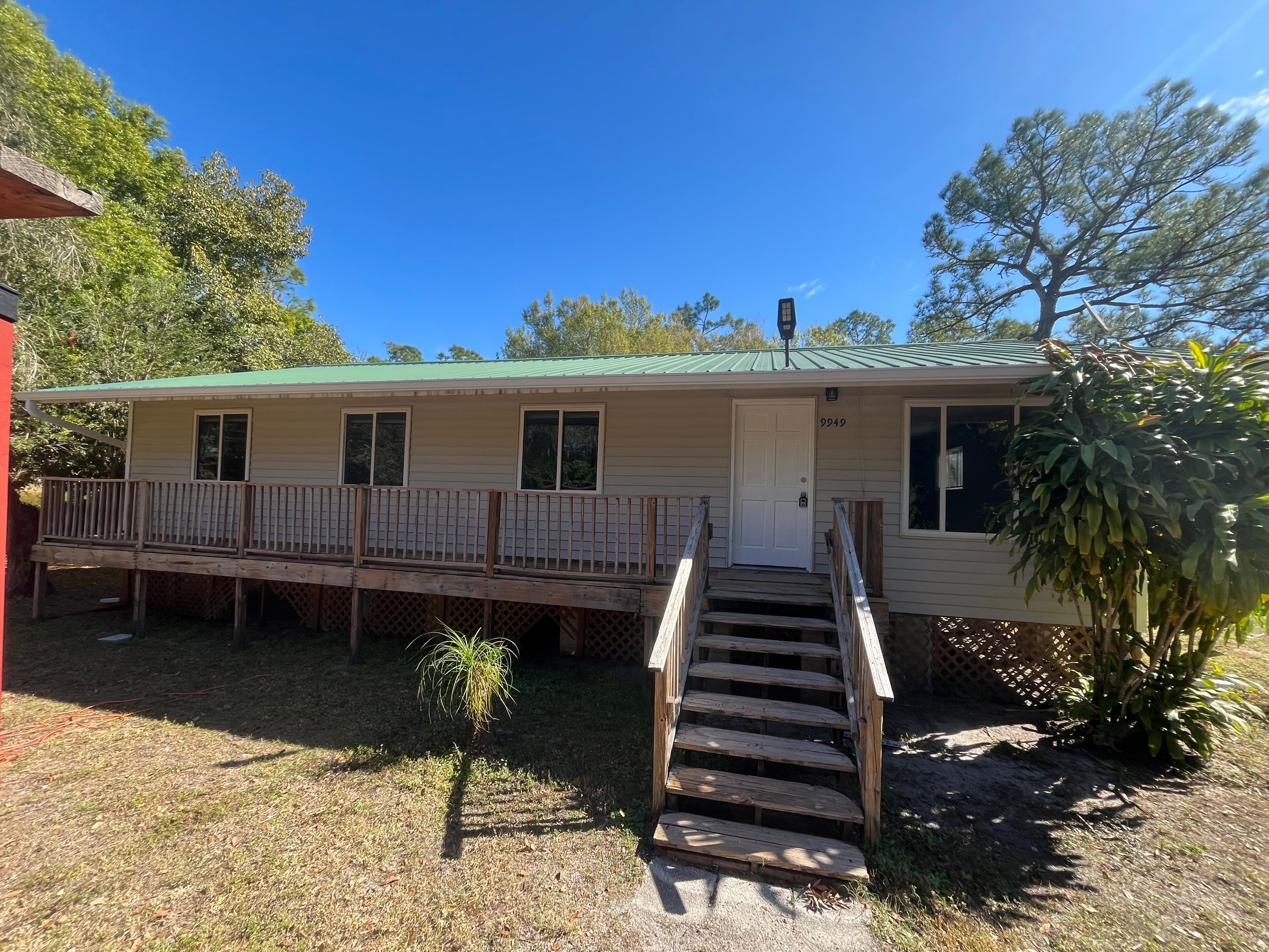 Seamless Aluminum Gutter Installation using 6 Inch Seamless Gutters in North Fort Myers FL by Gutter Professors