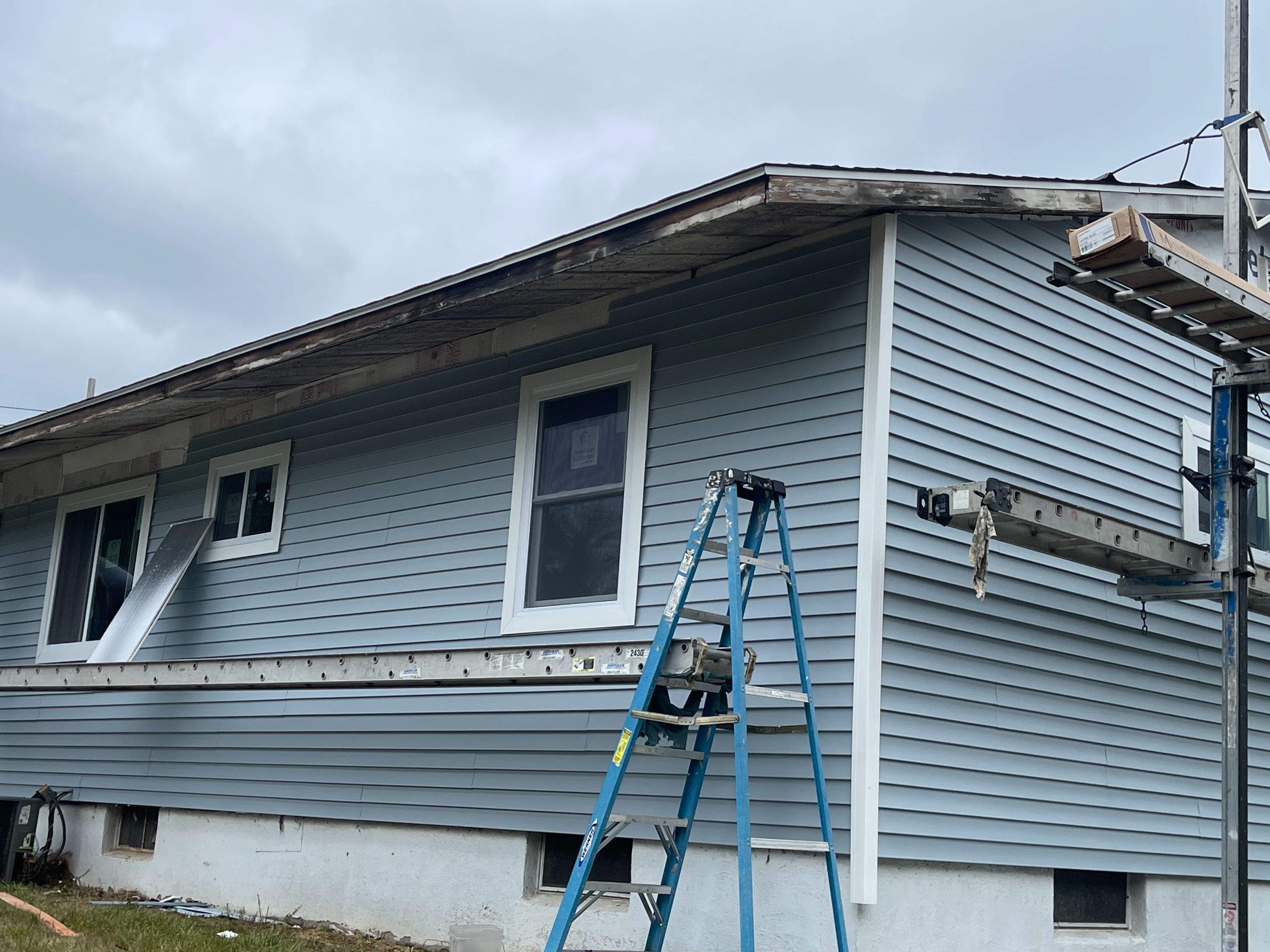 Fire Damage using Certainteed Mainsteet D4 and Owens corning quarry gray by A Plus Exterior