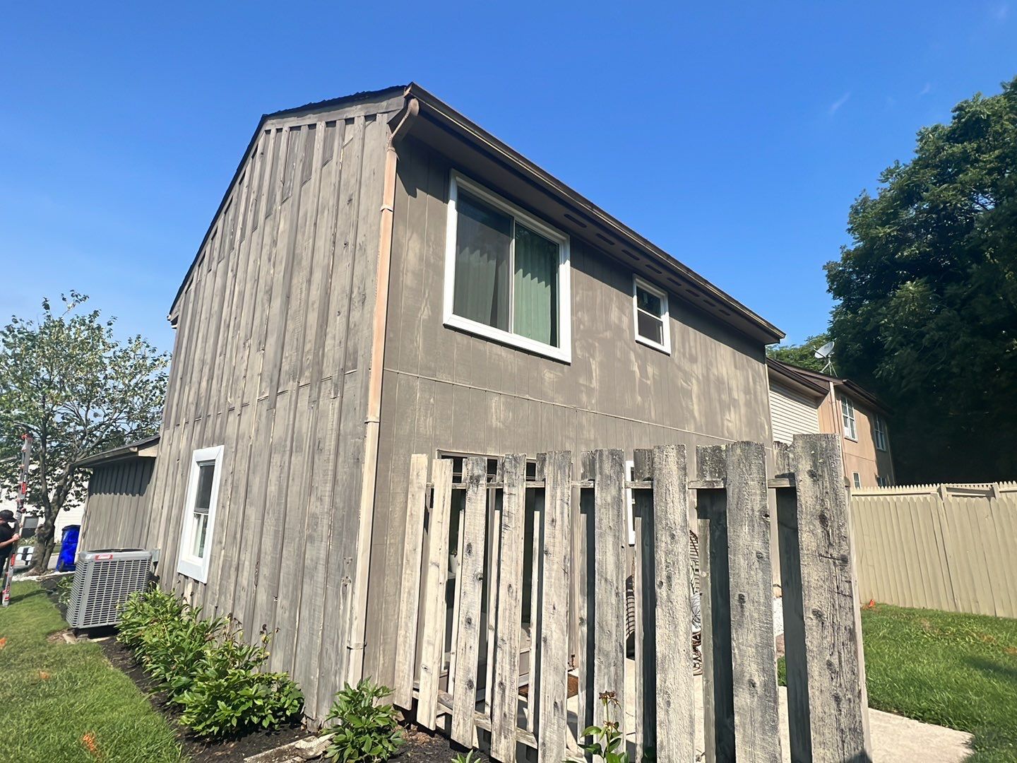 Siding Installation using Norandex Woodsmen Select vinyl sidning by WIW Enterprises Inc
