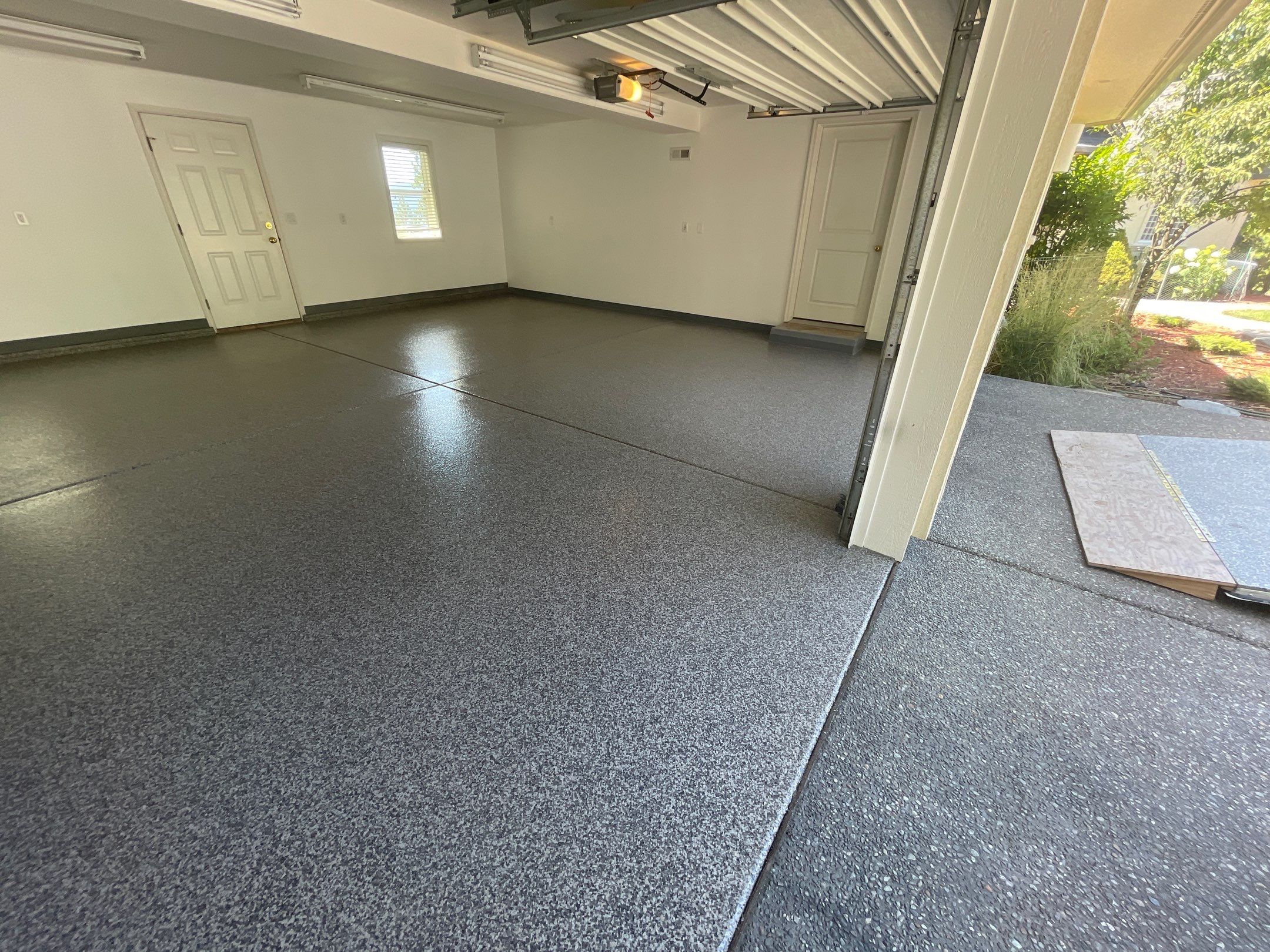 Garage Transformation using Echo 1/4" Chip by Croc Coatings, LLC