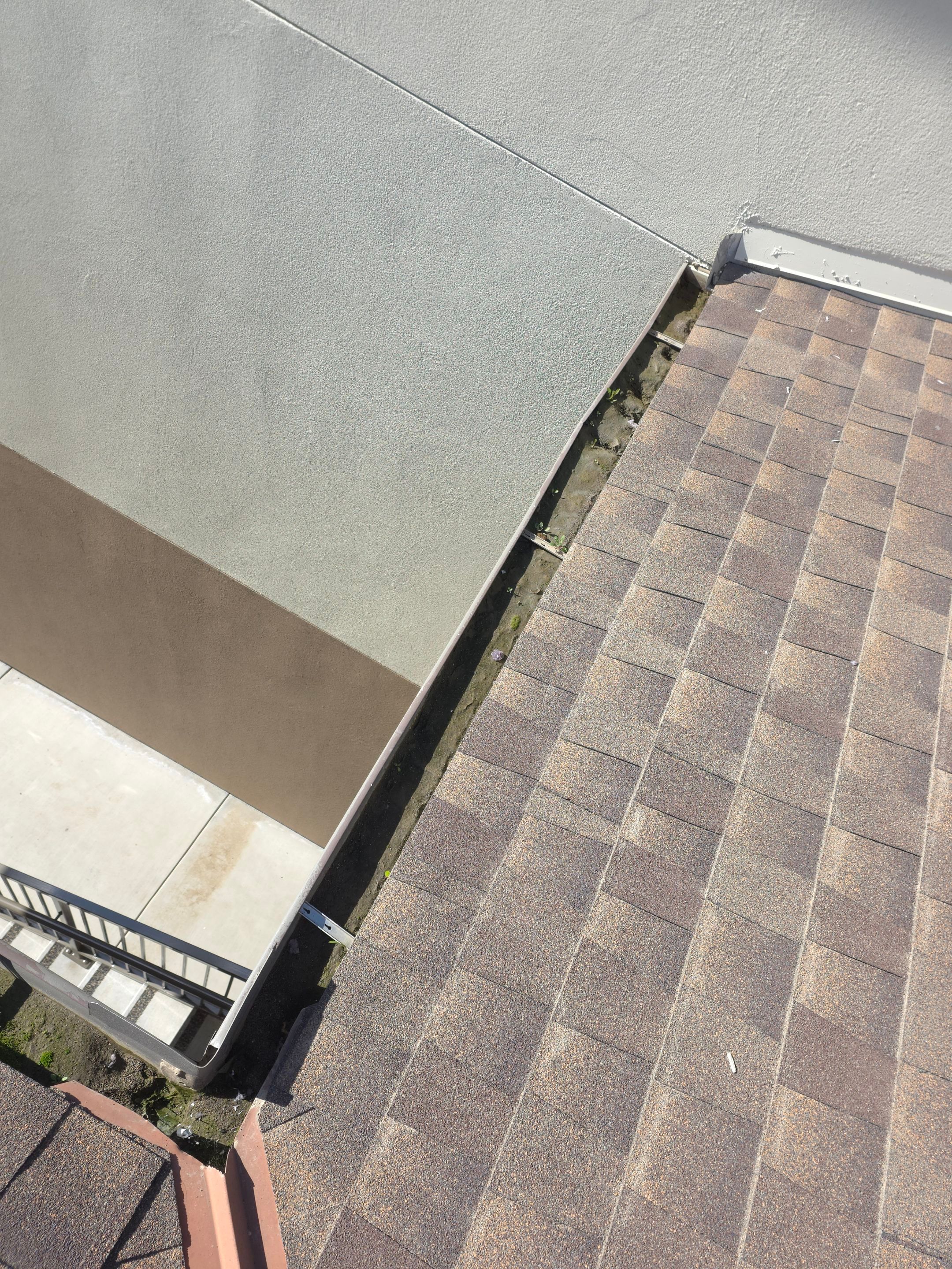 HOA gutter cleaning before photo.