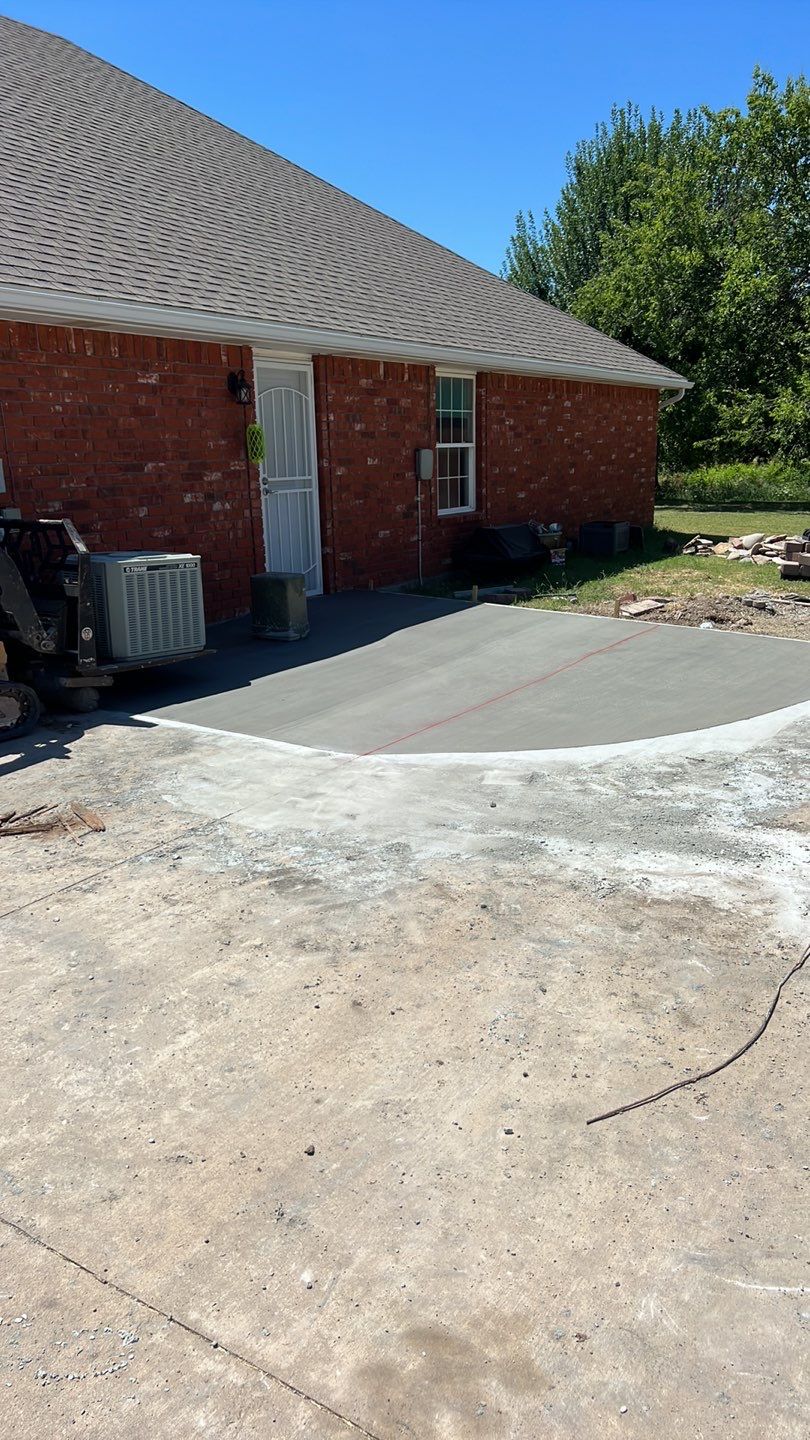 1000' Drive and Patio using Concrete by Clays Services Inc