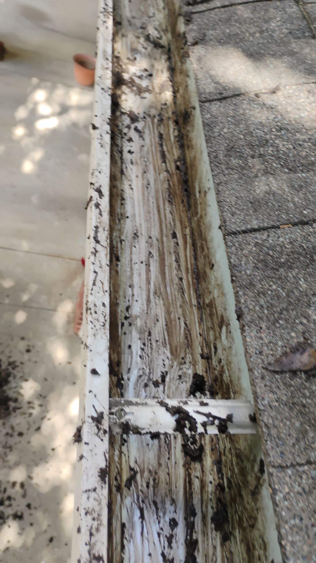 Commercial gutter cleaning Oklahoma after photo with clean gutters
