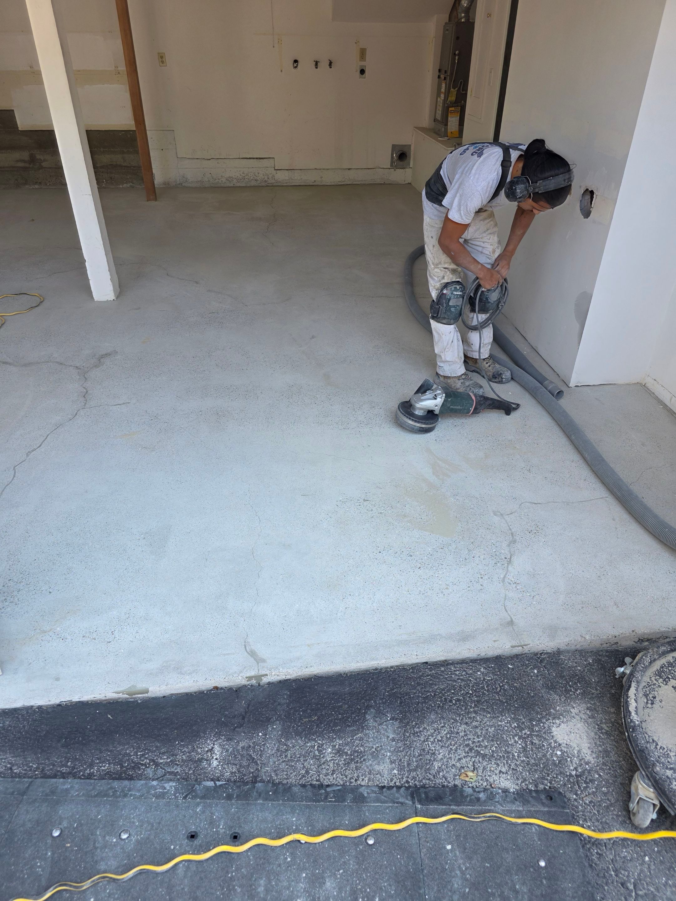 Polyurea Garage Floor Coating with Simiron Wombat Chip Finish by MGP Coatings
